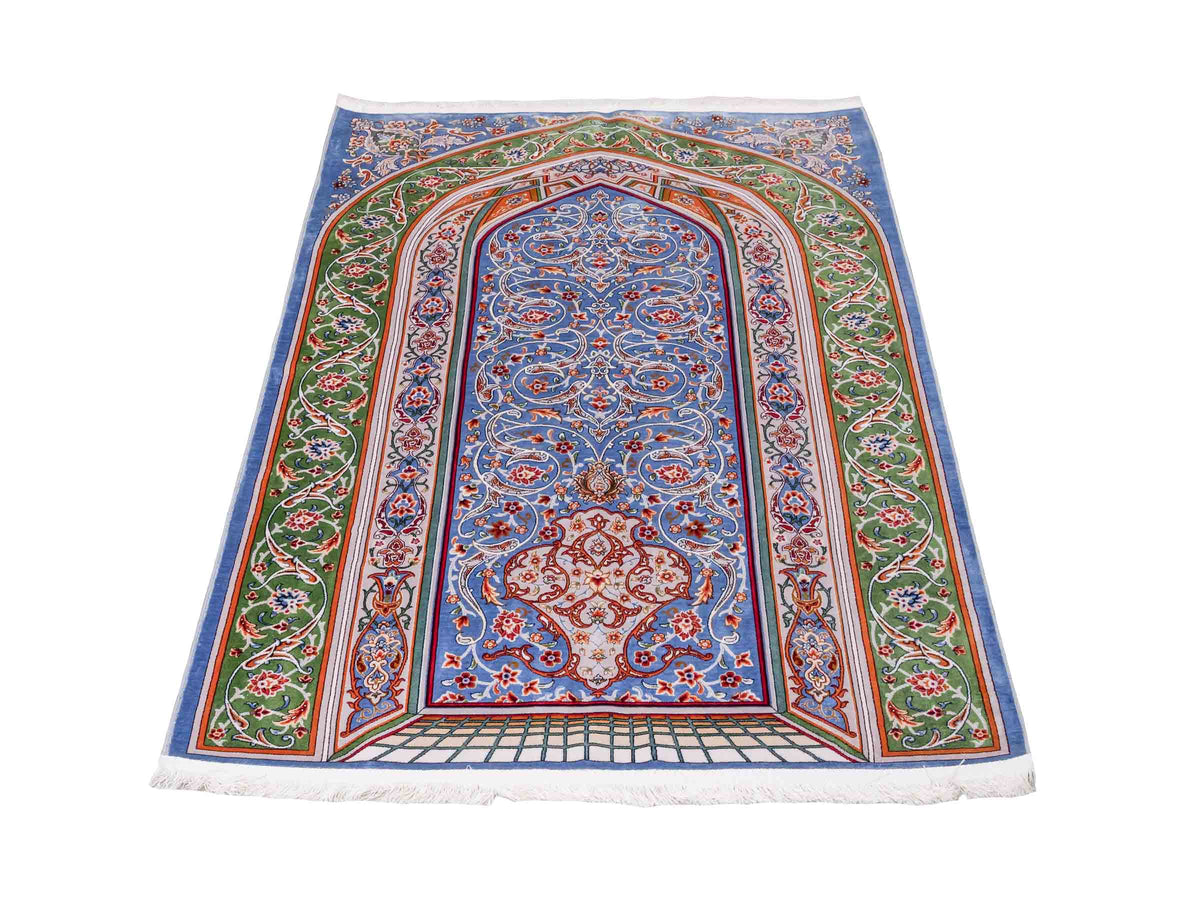 Ghom Gebetsteppich "Dua" 120 x 80 cm gewebt aus Bambusseide (Viskose), islamisches Design, Farbe: Blau-Grün. Teppichnummer: V98BL096M. Persian Luxury Collection by Khademi. Made in Iran / Persia – Vertrieb durch JUPITER Intl.