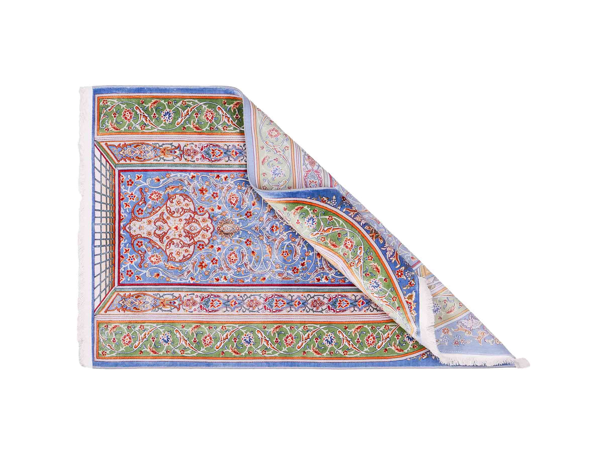 Ghom Gebetsteppich "Dua" 120 x 80 cm gewebt aus Bambusseide (Viskose), islamisches Design, Farbe: Blau-Grün. Teppichnummer: V98BL096M. Persian Luxury Collection by Khademi. Made in Iran / Persia – Vertrieb durch JUPITER Intl.