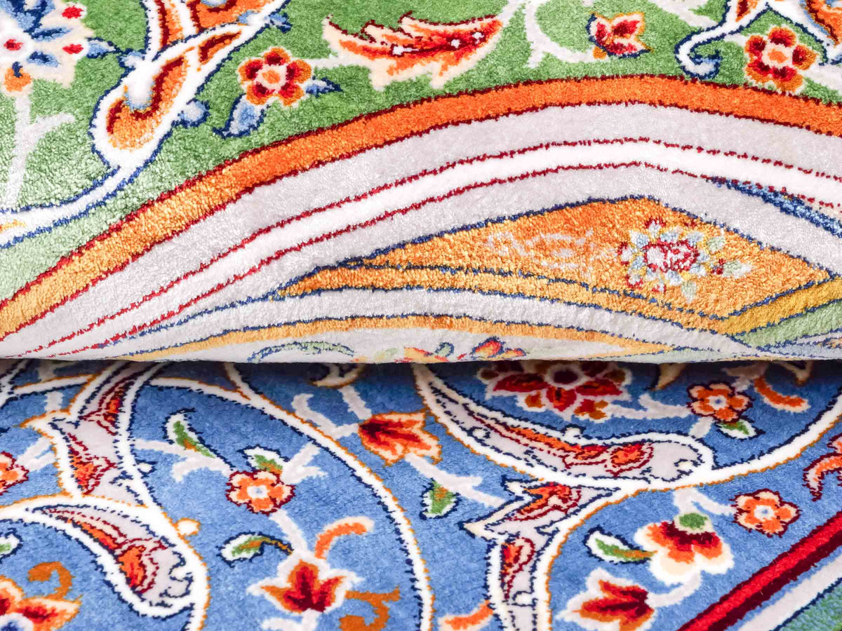 Ghom Gebetsteppich "Dua" 120 x 80 cm gewebt aus Bambusseide (Viskose), islamisches Design, Farbe: Blau-Grün. Teppichnummer: V98BL096M. Persian Luxury Collection by Khademi. Made in Iran / Persia – Vertrieb durch JUPITER Intl.