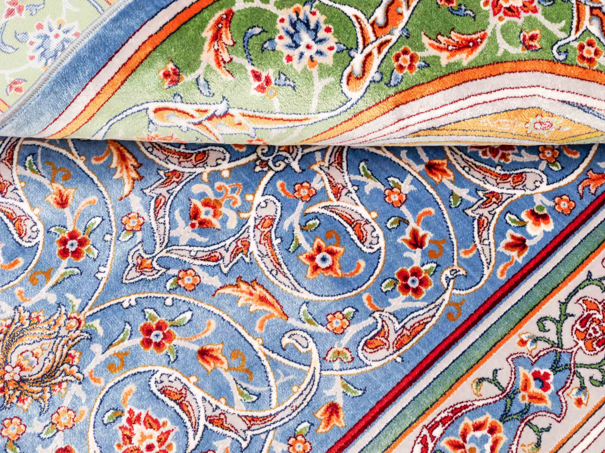Ghom Gebetsteppich "Dua" 120 x 80 cm gewebt aus Bambusseide (Viskose), islamisches Design, Farbe: Blau-Grün. Teppichnummer: V98BL096M. Persian Luxury Collection by Khademi. Made in Iran / Persia – Vertrieb durch JUPITER Intl.