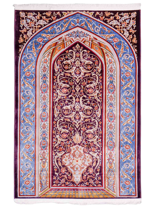 Ghom Gebetsteppich "Dua" 120 x 80 cm gewebt aus Bambusseide (Viskose), islamisches Design, Farbe: Violett-Blau. Teppichnummer: V98AE096M. Persian Luxury Collection by Khademi. Made in Iran / Persia – Vertrieb durch JUPITER Intl.