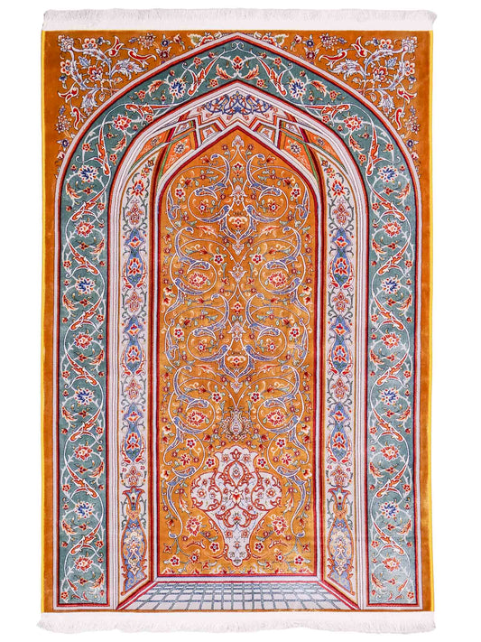 Ghom Gebetsteppich "Dua" 120 x 80 cm gewebt aus Bambusseide (Viskose), islamisches Design, Farbe: Gold-Grün. Teppichnummer: V98GD096M. Persian Luxury Collection by Khademi. Made in Iran / Persia – Vertrieb durch JUPITER Intl.