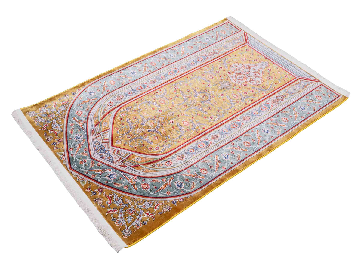 Ghom Gebetsteppich "Dua" 120 x 80 cm gewebt aus Bambusseide (Viskose), islamisches Design, Farbe: Gold-Grün. Teppichnummer: V98GD096M. Persian Luxury Collection by Khademi. Made in Iran / Persia – Vertrieb durch JUPITER Intl.