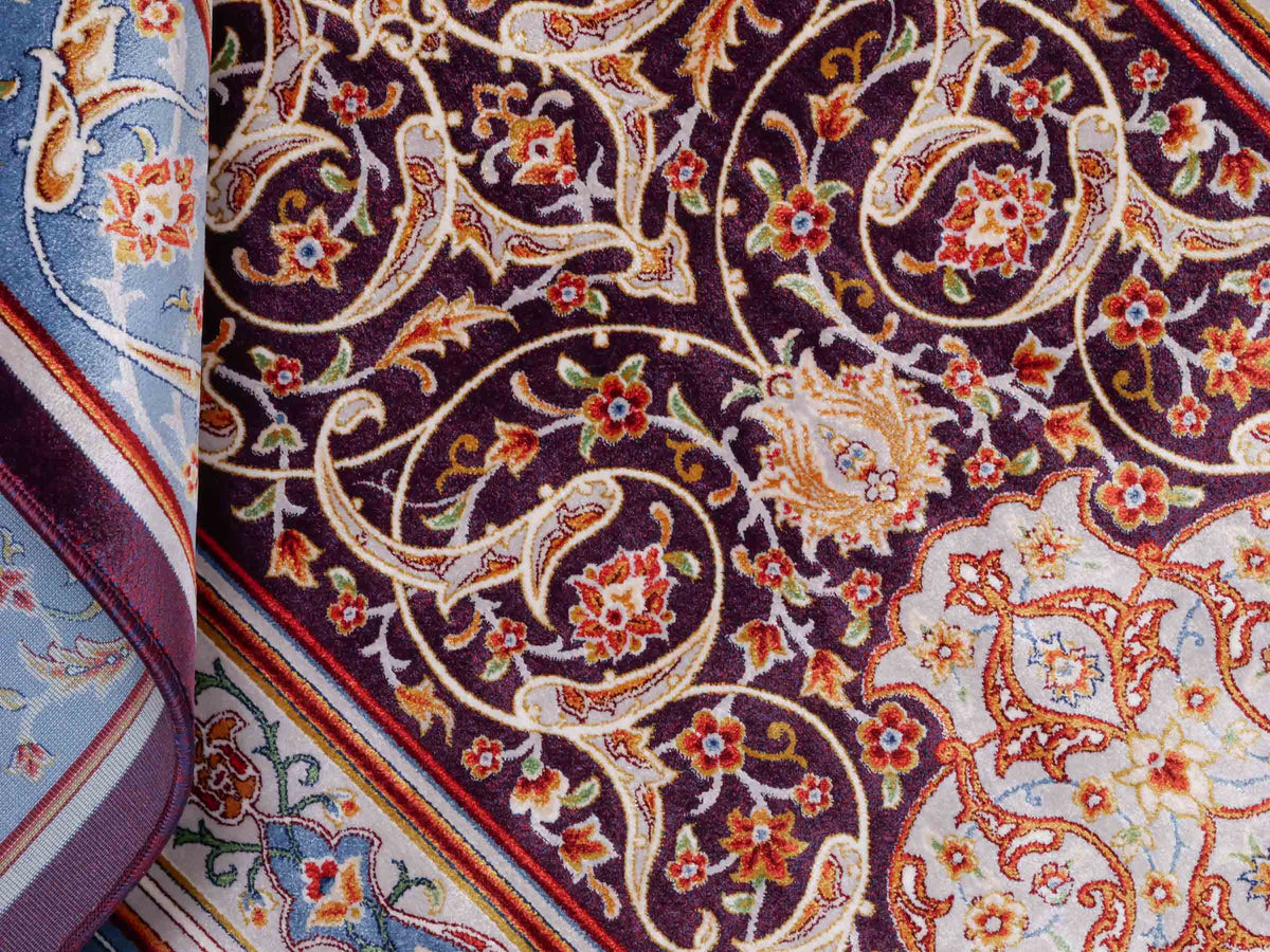Ghom Gebetsteppich "Dua" 120 x 80 cm gewebt aus Bambusseide (Viskose), islamisches Design, Farbe: Violett-Blau. Teppichnummer: V98AE096M. Persian Luxury Collection by Khademi. Made in Iran / Persia – Vertrieb durch JUPITER Intl.