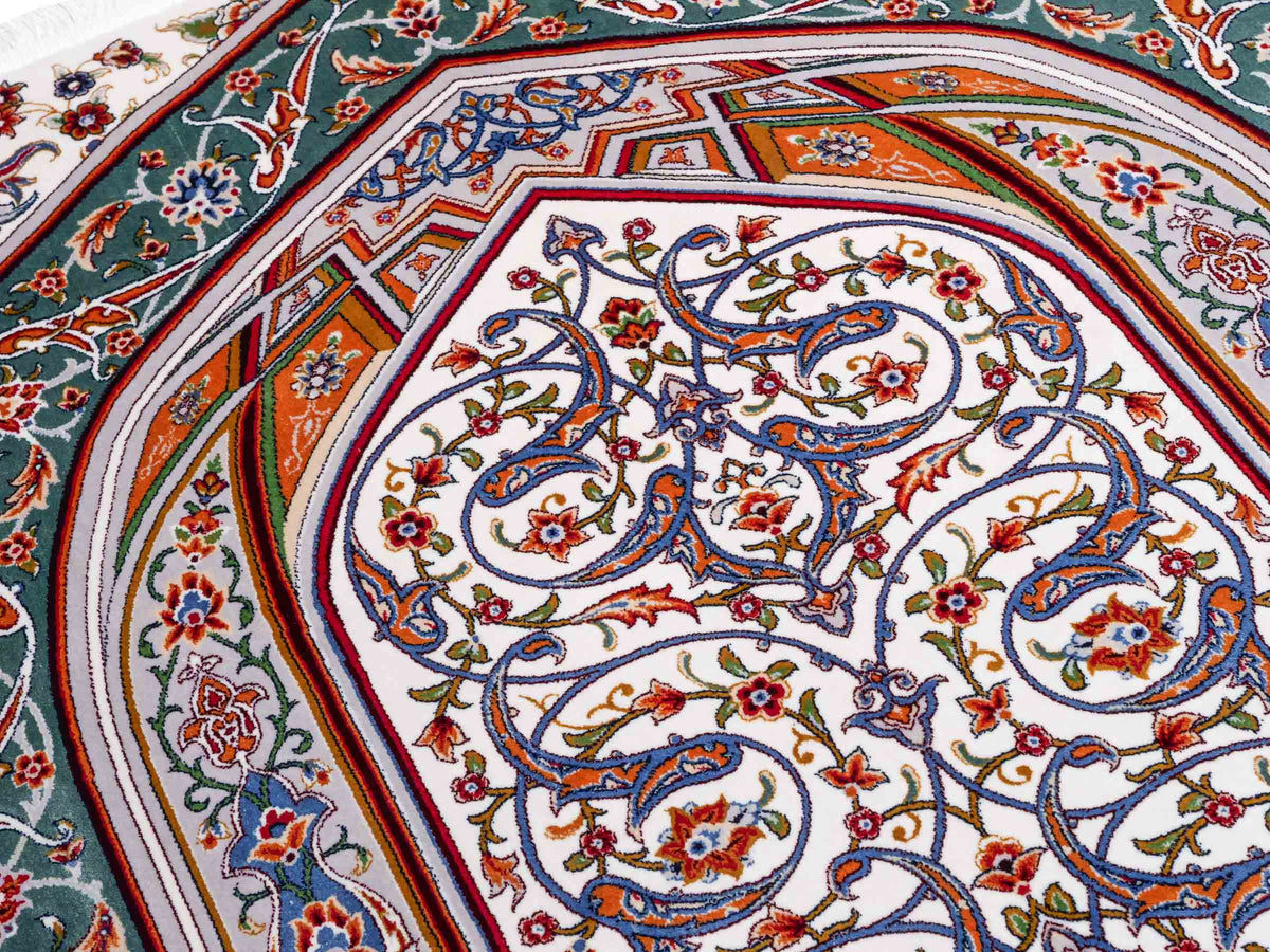 Ghom Gebetsteppich "Dua" 120 x 80 cm gewebt aus Bambusseide (Viskose), islamisches Design, Farbe: Cremeweiß-Grün. Teppichnummer: V98CR096M. Persian Luxury Collection by Khademi. Made in Iran / Persia – Vertrieb durch JUPITER Intl.