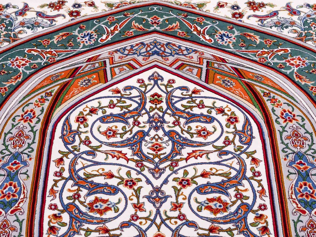 Ghom Gebetsteppich "Dua" 120 x 80 cm gewebt aus Bambusseide (Viskose), islamisches Design, Farbe: Cremeweiß-Grün. Teppichnummer: V98CR096M. Persian Luxury Collection by Khademi. Made in Iran / Persia – Vertrieb durch JUPITER Intl.