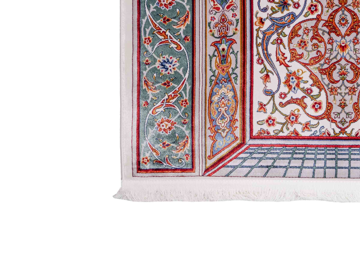 Ghom Gebetsteppich "Dua" 120 x 80 cm gewebt aus Bambusseide (Viskose), islamisches Design, Farbe: Cremeweiß-Grün. Teppichnummer: V98CR096M. Persian Luxury Collection by Khademi. Made in Iran / Persia – Vertrieb durch JUPITER Intl.