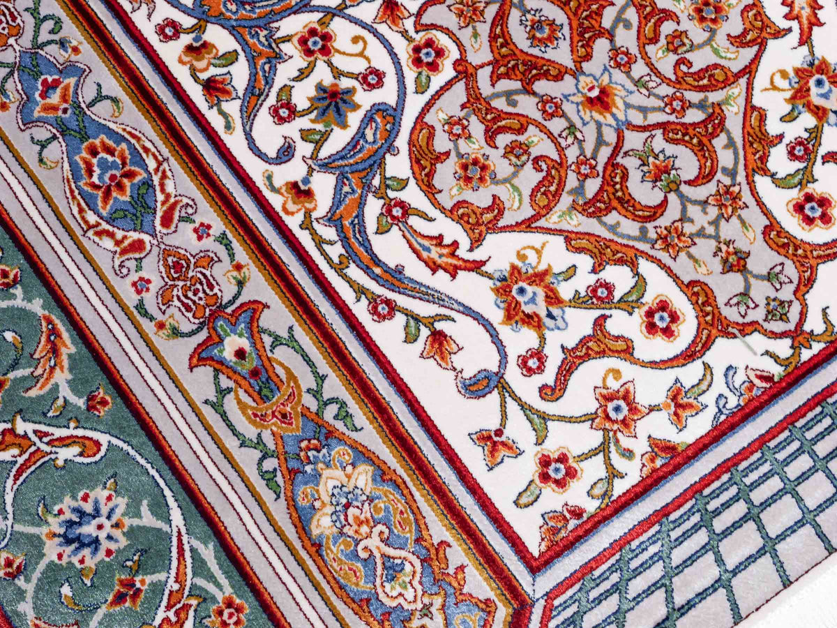 Ghom Gebetsteppich "Dua" 120 x 80 cm gewebt aus Bambusseide (Viskose), islamisches Design, Farbe: Cremeweiß-Grün. Teppichnummer: V98CR096M. Persian Luxury Collection by Khademi. Made in Iran / Persia – Vertrieb durch JUPITER Intl.