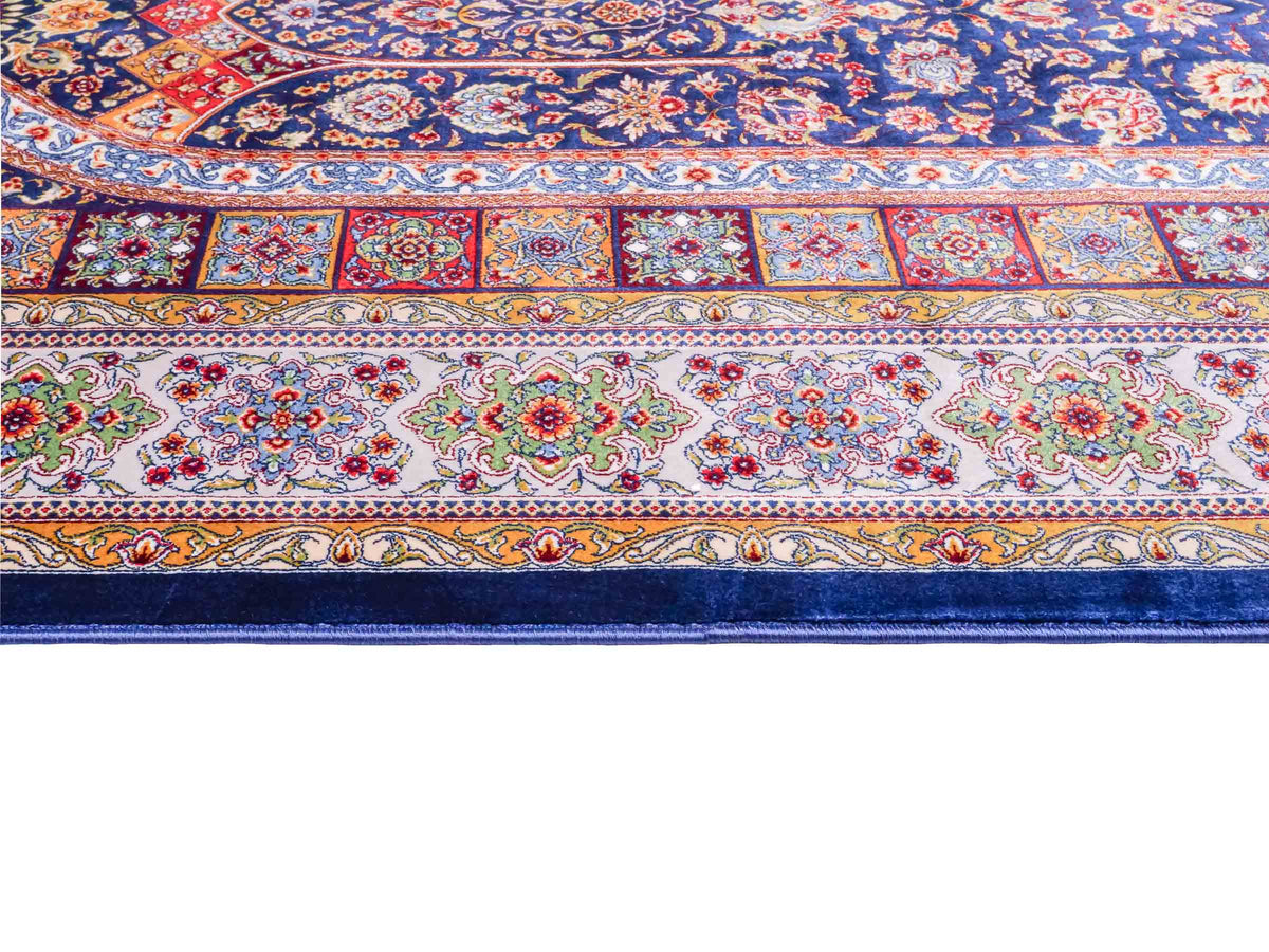 Ghom Gebetsteppich "Mehrabi" 120 x 80 cm gewebt aus Bambusseide (Viskose), islamisches Design, Farbe: Blau-Mehrfarbig. Teppichnummer: V100NY096M. Persian Luxury Collection by Khademi. Made in Iran / Persia – Vertrieb durch JUPITER Intl.