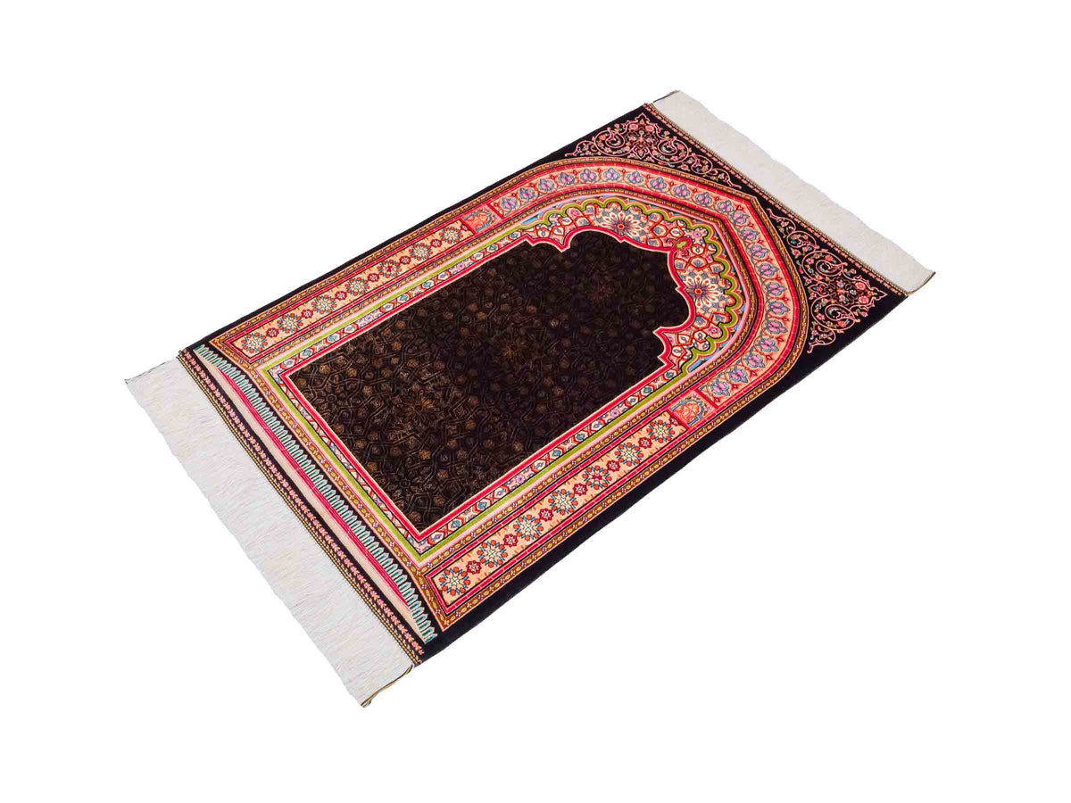 Ghom Gebetsteppich "Momen" 110 x 70 cm gewebt aus Bambusseide (Viskose), islamisches Design, Farbe: Schwarz-Mehrfarbig. Teppichnummer: V101BK077H. Persian Luxury Collection by Khademi. Made in Iran / Persia – Vertrieb durch JUPITER Intl.