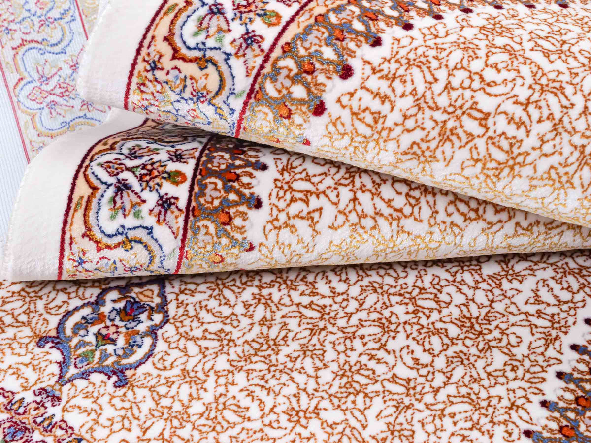 Ghom Läufer-Maschinenteppich "Fereydun" 150 x 50 cm aus pflanzlicher Seide (Viskose) mit Medaillon, Cremeweiß-Gold. Teppichnummer: V28CR075H. Persian Luxury Collection by Khademi. Made in Iran / Persia – Vertrieb durch JUPITER Intl.