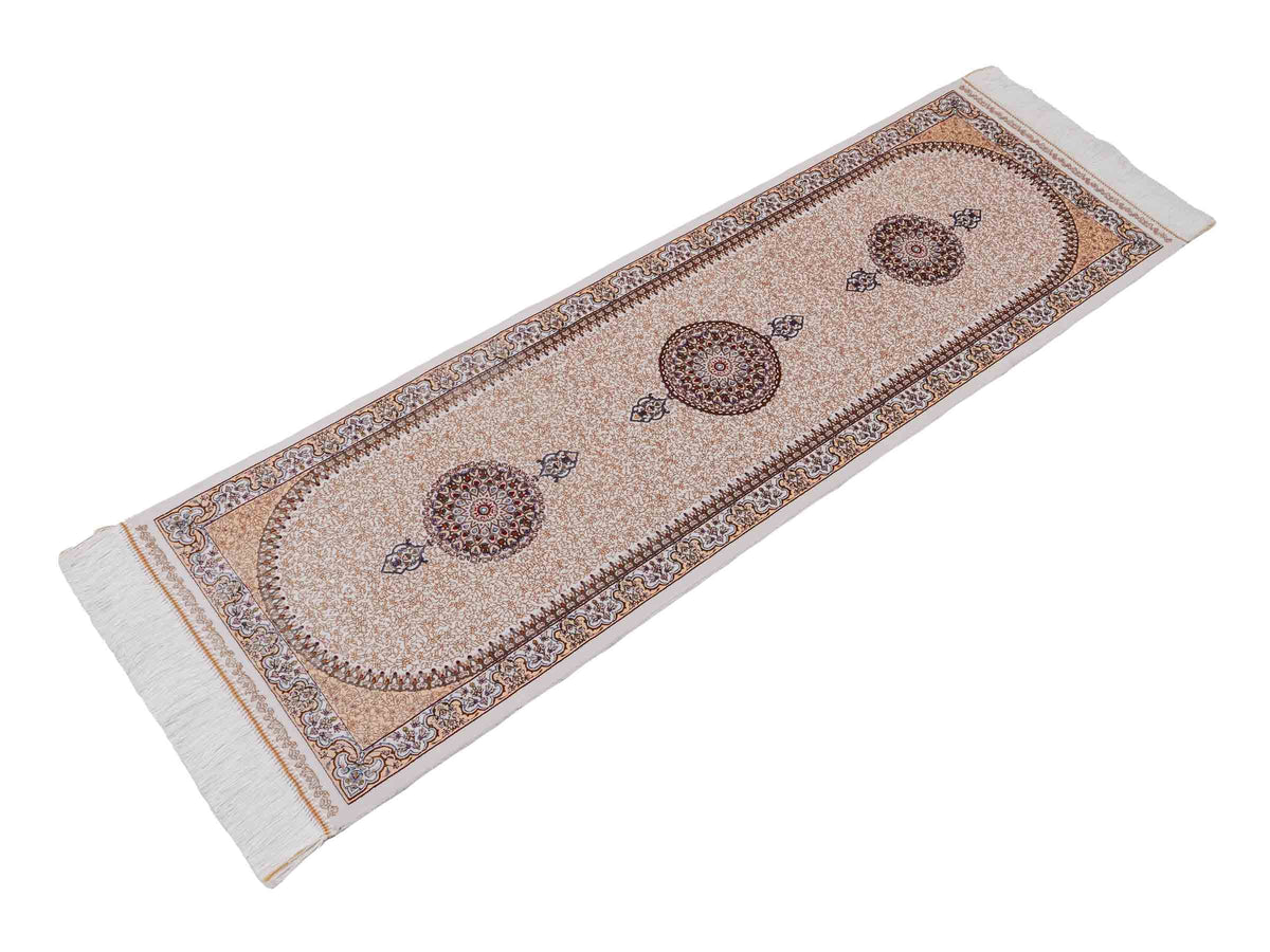 Ghom Läufer-Maschinenteppich "Fereydun" 150 x 50 cm aus pflanzlicher Seide (Viskose) mit Medaillon, Cremeweiß-Gold. Teppichnummer: V28CR075H. Persian Luxury Collection by Khademi. Made in Iran / Persia – Vertrieb durch JUPITER Intl.