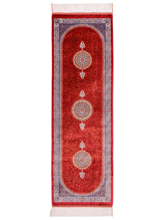 Ghom Läufer-Maschinenteppich "Fereydun" 150 x 50 cm aus pflanzlicher Seide (Viskose) mit Medaillon, Orange. Teppichnummer: V28BU075H. Persian Luxury Collection by Khademi. Made in Iran / Persia – Vertrieb durch JUPITER Intl.