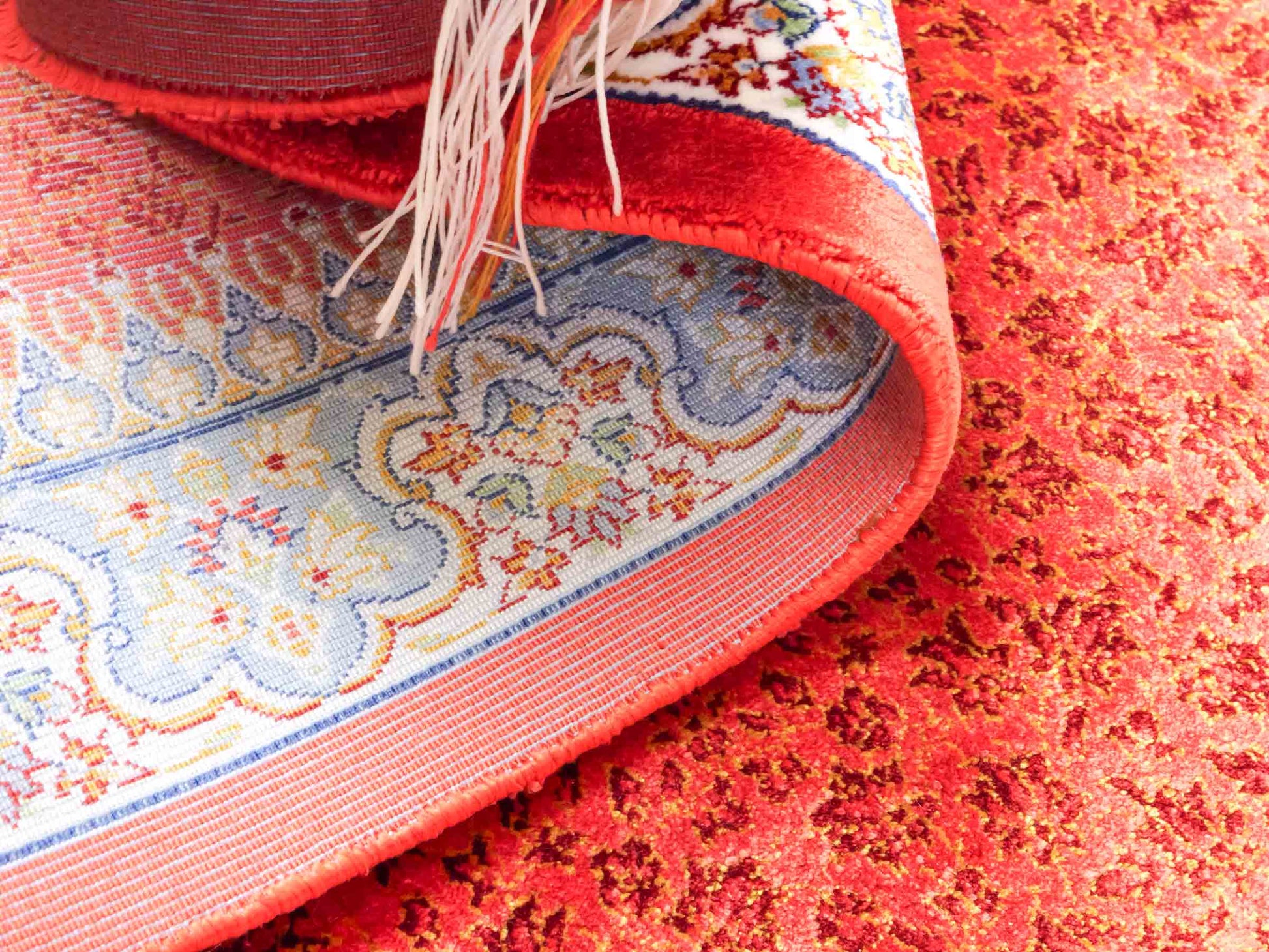 Ghom Läufer-Maschinenteppich "Fereydun" 150 x 50 cm aus pflanzlicher Seide (Viskose) mit Medaillon, Orange. Teppichnummer: V28BU075H. Persian Luxury Collection by Khademi. Made in Iran / Persia – Vertrieb durch JUPITER Intl.