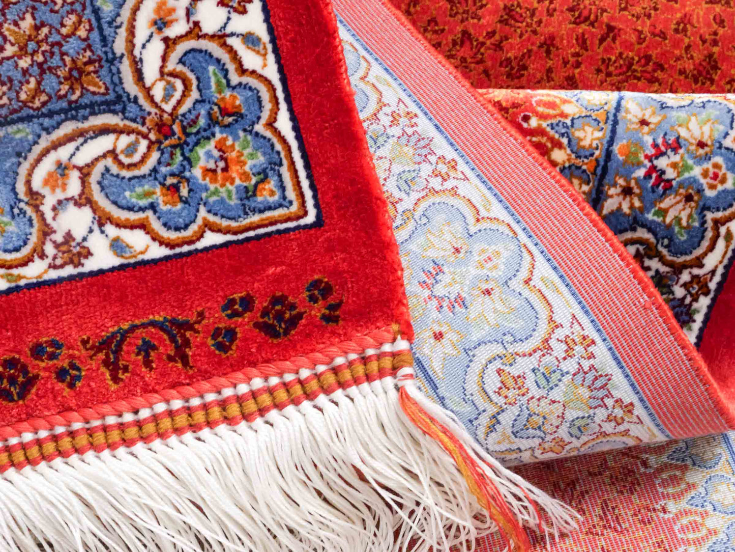 Ghom Läufer-Maschinenteppich "Fereydun" 150 x 50 cm aus pflanzlicher Seide (Viskose) mit Medaillon, Orange. Teppichnummer: V28BU075H. Persian Luxury Collection by Khademi. Made in Iran / Persia – Vertrieb durch JUPITER Intl.