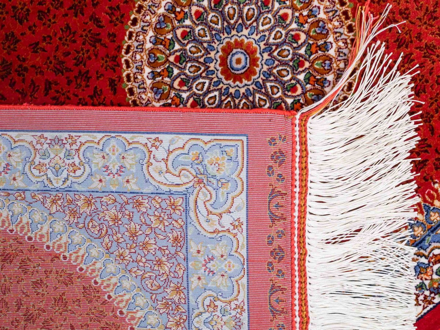 Ghom Läufer-Maschinenteppich "Fereydun" 150 x 50 cm aus pflanzlicher Seide (Viskose) mit Medaillon, Orange. Teppichnummer: V28BU075H. Persian Luxury Collection by Khademi. Made in Iran / Persia – Vertrieb durch JUPITER Intl.