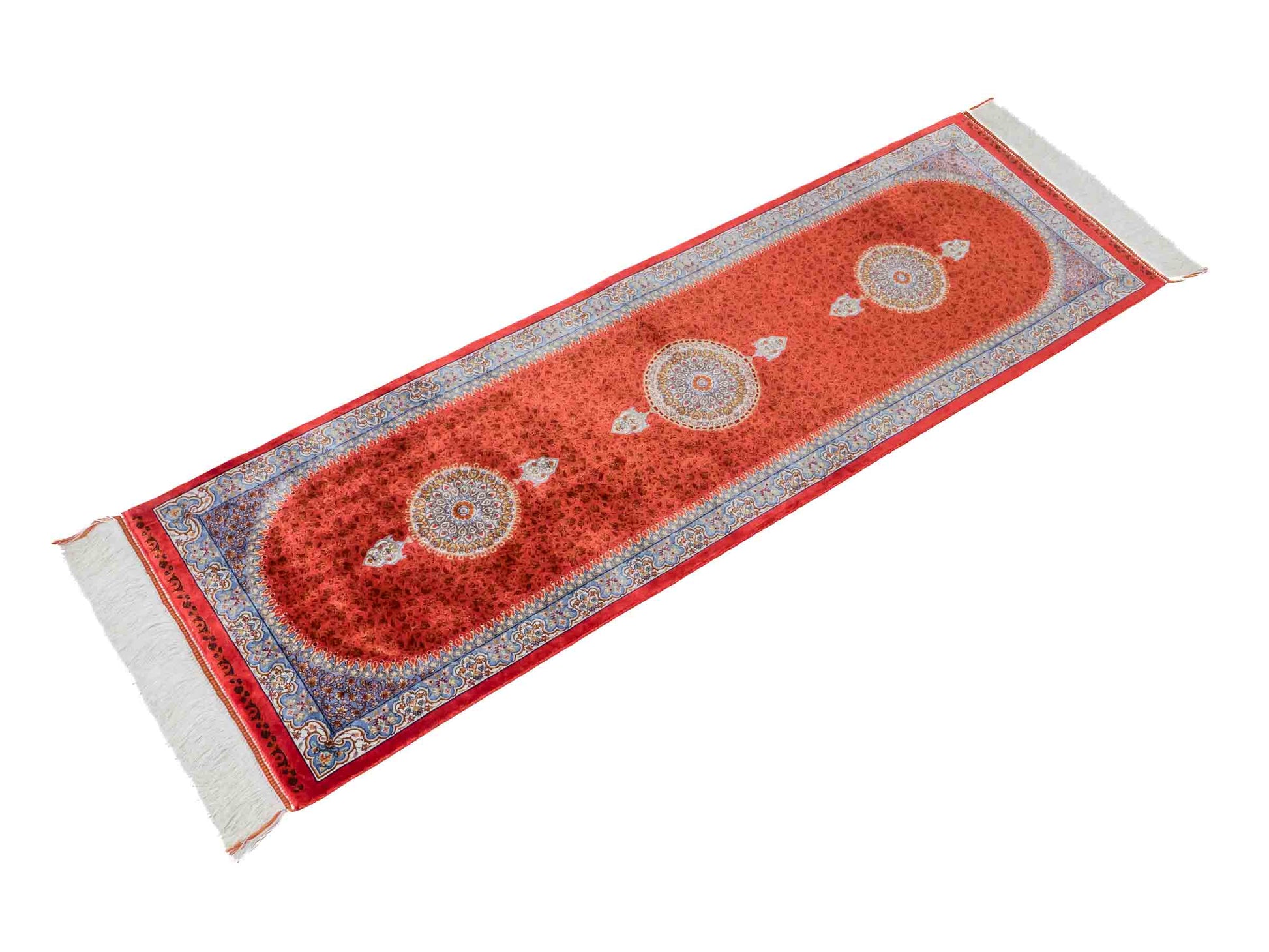 Ghom Läufer-Maschinenteppich "Fereydun" 150 x 50 cm aus pflanzlicher Seide (Viskose) mit Medaillon, Orange. Teppichnummer: V28BU075H. Persian Luxury Collection by Khademi. Made in Iran / Persia – Vertrieb durch JUPITER Intl.