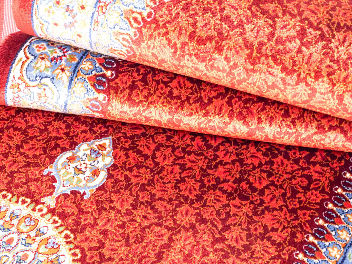 Ghom Läufer-Maschinenteppich "Fereydun" 150 x 50 cm aus pflanzlicher Seide (Viskose) mit Medaillon, Rot-Orange. Teppichnummer: V28RD075H. Persian Luxury Collection by Khademi. Made in Iran / Persia – Vertrieb durch JUPITER Intl.