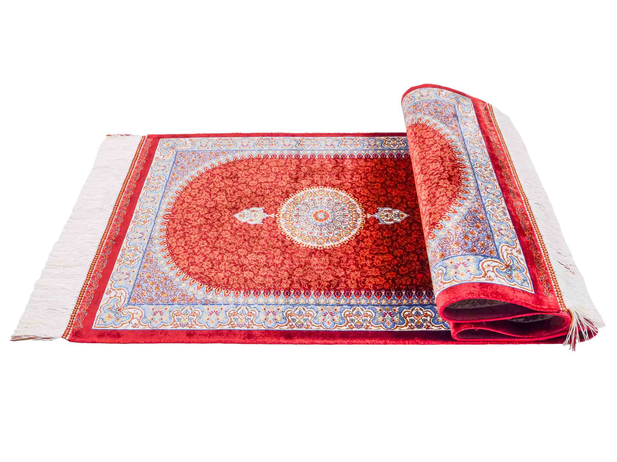 Ghom Läufer-Maschinenteppich "Fereydun" 150 x 50 cm aus pflanzlicher Seide (Viskose) mit Medaillon, Rot-Orange. Teppichnummer: V28RD075H. Persian Luxury Collection by Khademi. Made in Iran / Persia – Vertrieb durch JUPITER Intl.