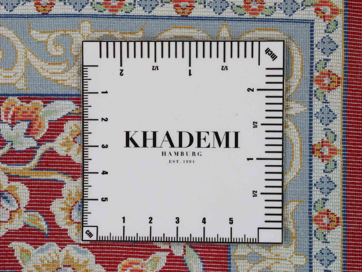 Ghom Läufer-Maschinenteppich "Roxana" 150 x 50 cm aus pflanzlicher Seide (Viskose) mit Medaillon, Rot. Teppichnummer: V74RD075H. Persian Luxury Collection by Khademi. Made in Iran / Persia – Vertrieb durch JUPITER Intl.