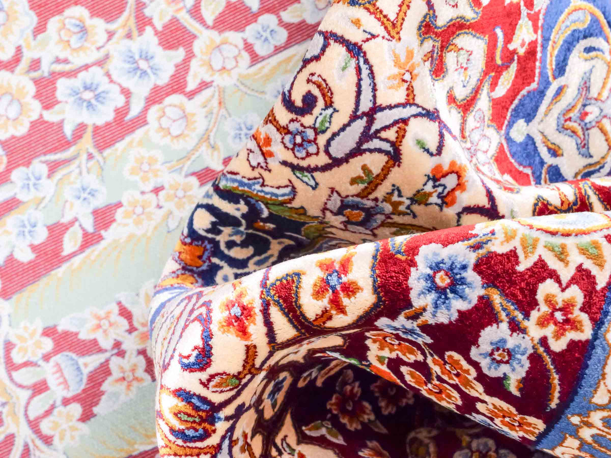 Ghom Läufer-Maschinenteppich "Roxana" 150 x 50 cm aus pflanzlicher Seide (Viskose) mit Medaillon, Rot. Teppichnummer: V74RD075H. Persian Luxury Collection by Khademi. Made in Iran / Persia – Vertrieb durch JUPITER Intl.