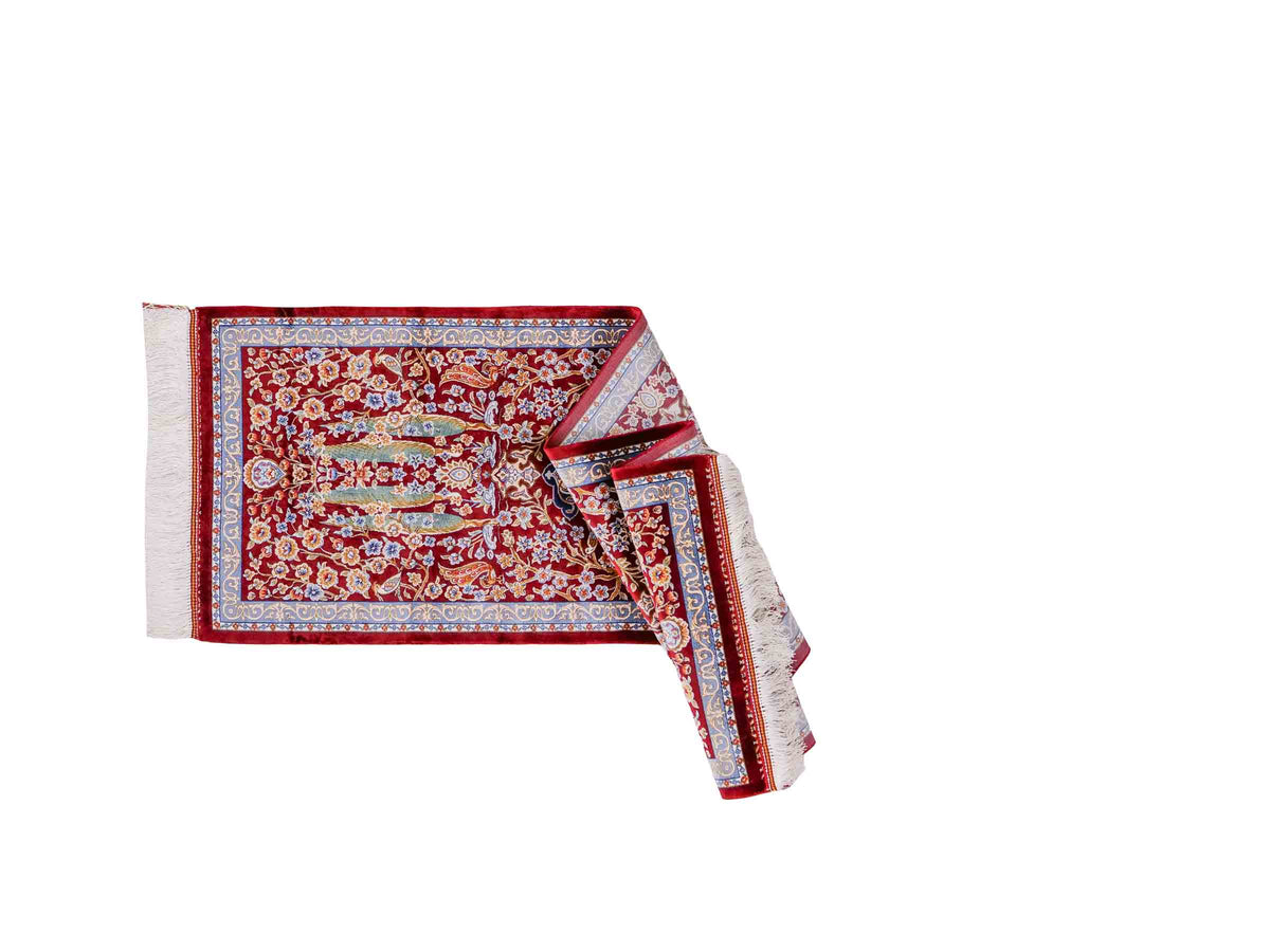 Ghom Läufer-Maschinenteppich "Roxana" 150 x 50 cm aus pflanzlicher Seide (Viskose) mit Medaillon, Rot. Teppichnummer: V74RD075H. Persian Luxury Collection by Khademi. Made in Iran / Persia – Vertrieb durch JUPITER Intl.