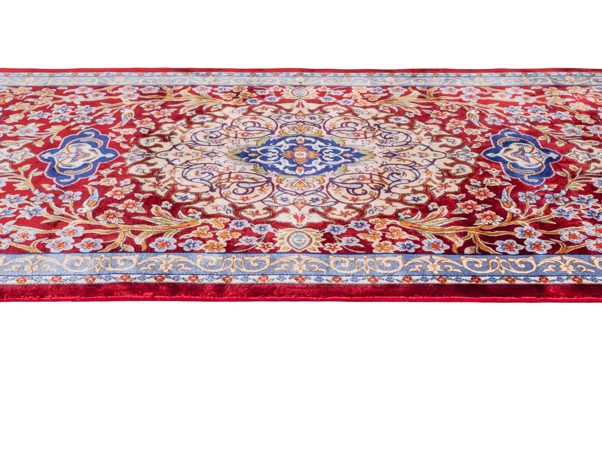 Ghom Läufer-Maschinenteppich "Roxana" 150 x 50 cm aus pflanzlicher Seide (Viskose) mit Medaillon, Rot. Teppichnummer: V74RD075H. Persian Luxury Collection by Khademi. Made in Iran / Persia – Vertrieb durch JUPITER Intl.