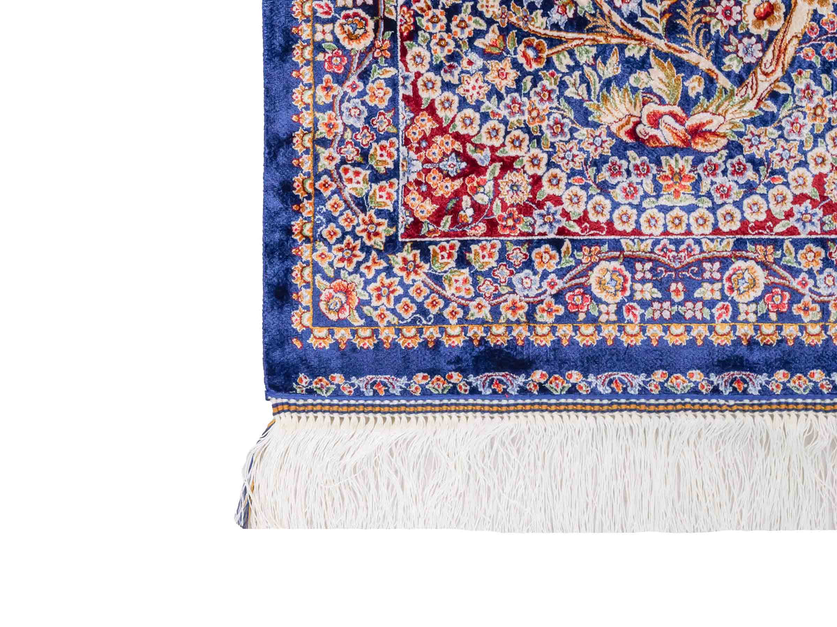 Ghom Läufer-Maschinenteppich "Sam" 150 x 50 cm aus pflanzlicher Seide (Viskose) mit Lebensbaum, Marineblau. Teppichnummer: V75NY075H. Persian Luxury Collection by Khademi. Made in Iran / Persia – Vertrieb durch JUPITER Intl.