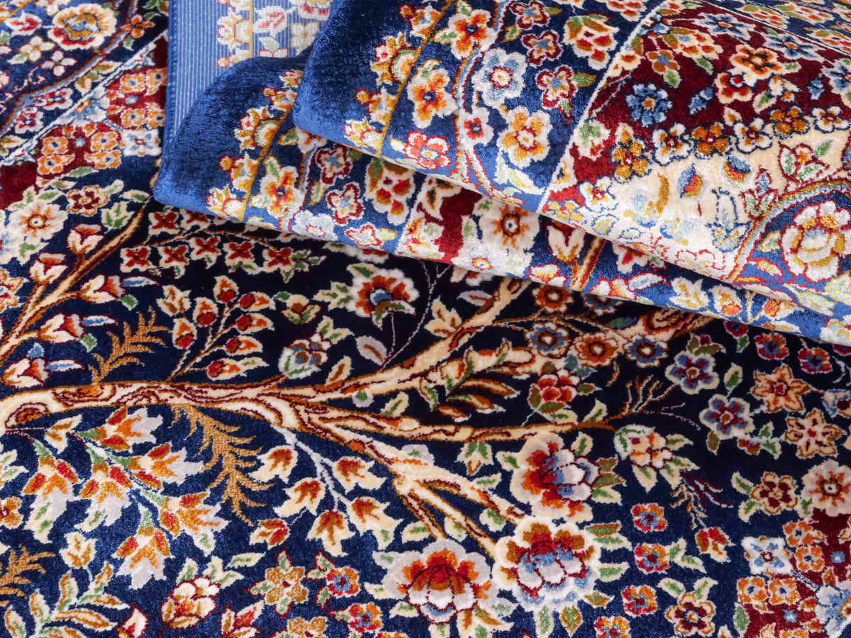 Ghom Läufer-Maschinenteppich "Sam" 150 x 50 cm aus pflanzlicher Seide (Viskose) mit Lebensbaum, Marineblau. Teppichnummer: V75NY075H. Persian Luxury Collection by Khademi. Made in Iran / Persia – Vertrieb durch JUPITER Intl.