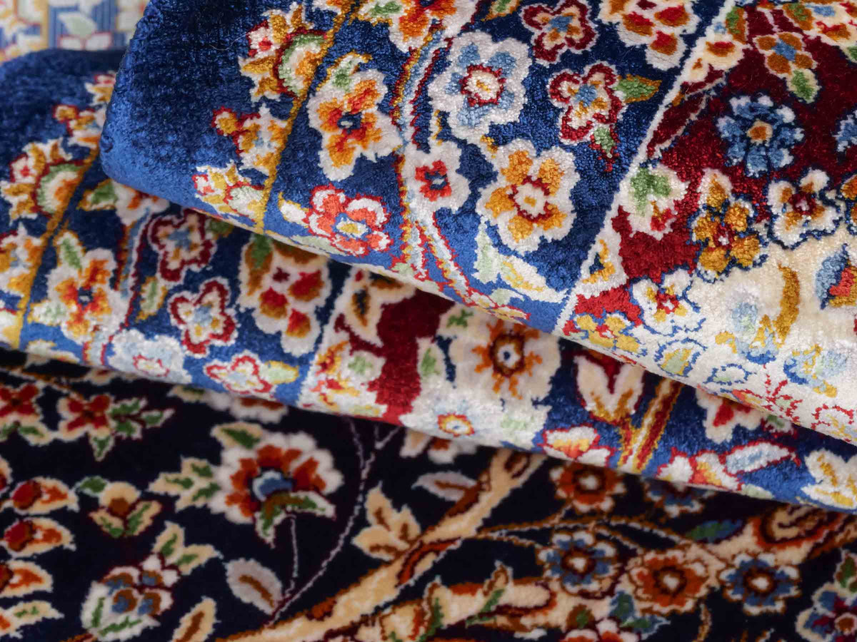 Ghom Läufer-Maschinenteppich "Sam" 150 x 50 cm aus pflanzlicher Seide (Viskose) mit Lebensbaum, Marineblau. Teppichnummer: V75NY075H. Persian Luxury Collection by Khademi. Made in Iran / Persia – Vertrieb durch JUPITER Intl.