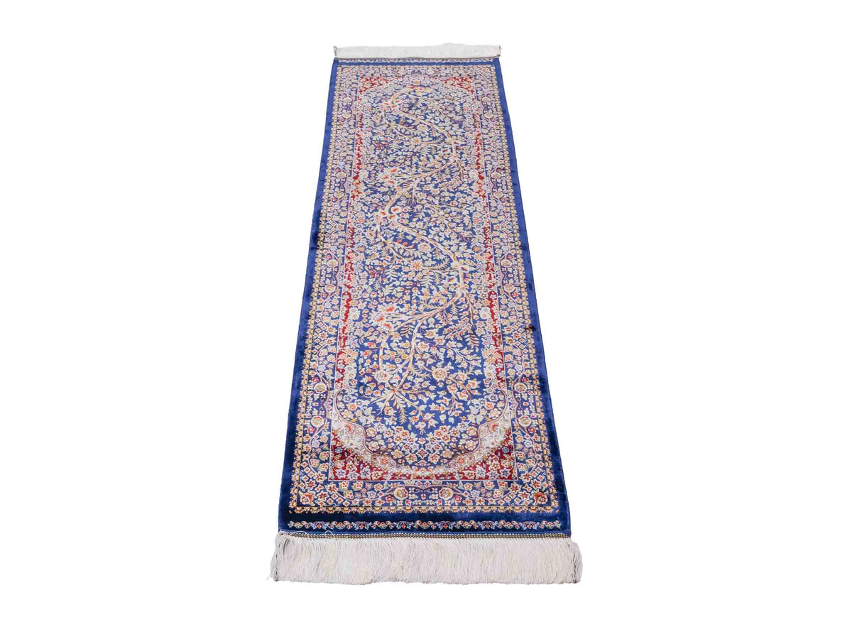 Ghom Läufer-Maschinenteppich "Sam" 150 x 50 cm aus pflanzlicher Seide (Viskose) mit Lebensbaum, Marineblau. Teppichnummer: V75NY075H. Persian Luxury Collection by Khademi. Made in Iran / Persia – Vertrieb durch JUPITER Intl.