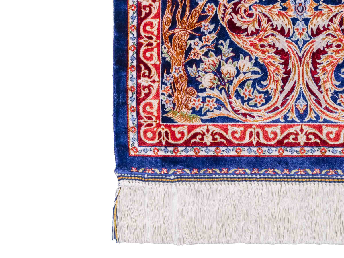 Ghom Läufer-Maschinenteppich "Shahmaran" 150 x 50 cm aus pflanzlicher Seide (Viskose) mit Medaillon, Marineblau. Teppichnummer: V83NY075H. Persian Luxury Collection by Khademi. Made in Iran / Persia – Vertrieb durch JUPITER Intl.