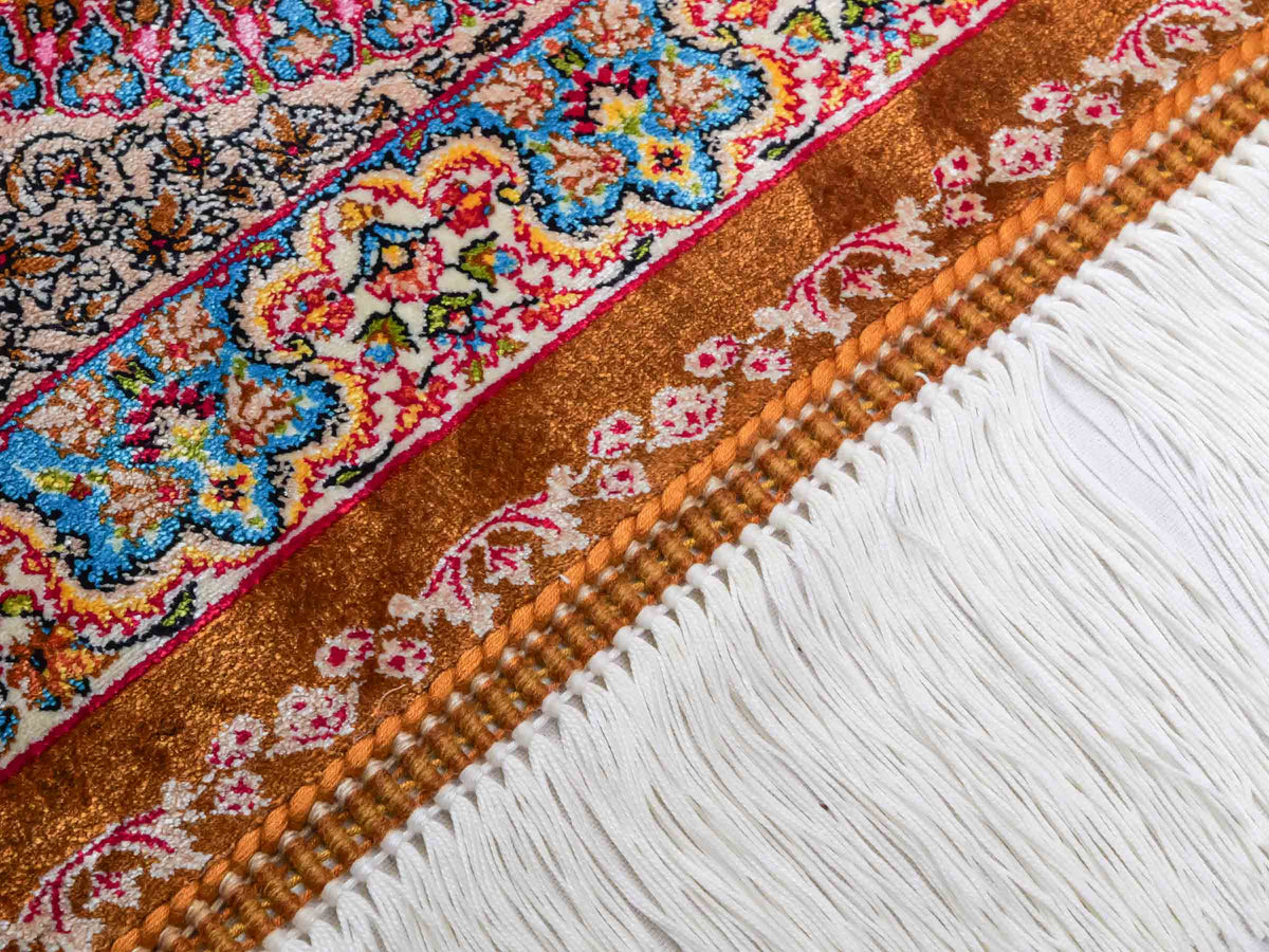 Ghom Läufer-Maschinenteppich "Shamshir" 150 x 50 cm aus pflanzlicher Seide (Viskose) mit Medaillon, Braun. Teppichnummer: V84WN075H. Persian Luxury Collection by Khademi. Made in Iran / Persia – Vertrieb durch JUPITER Intl.
