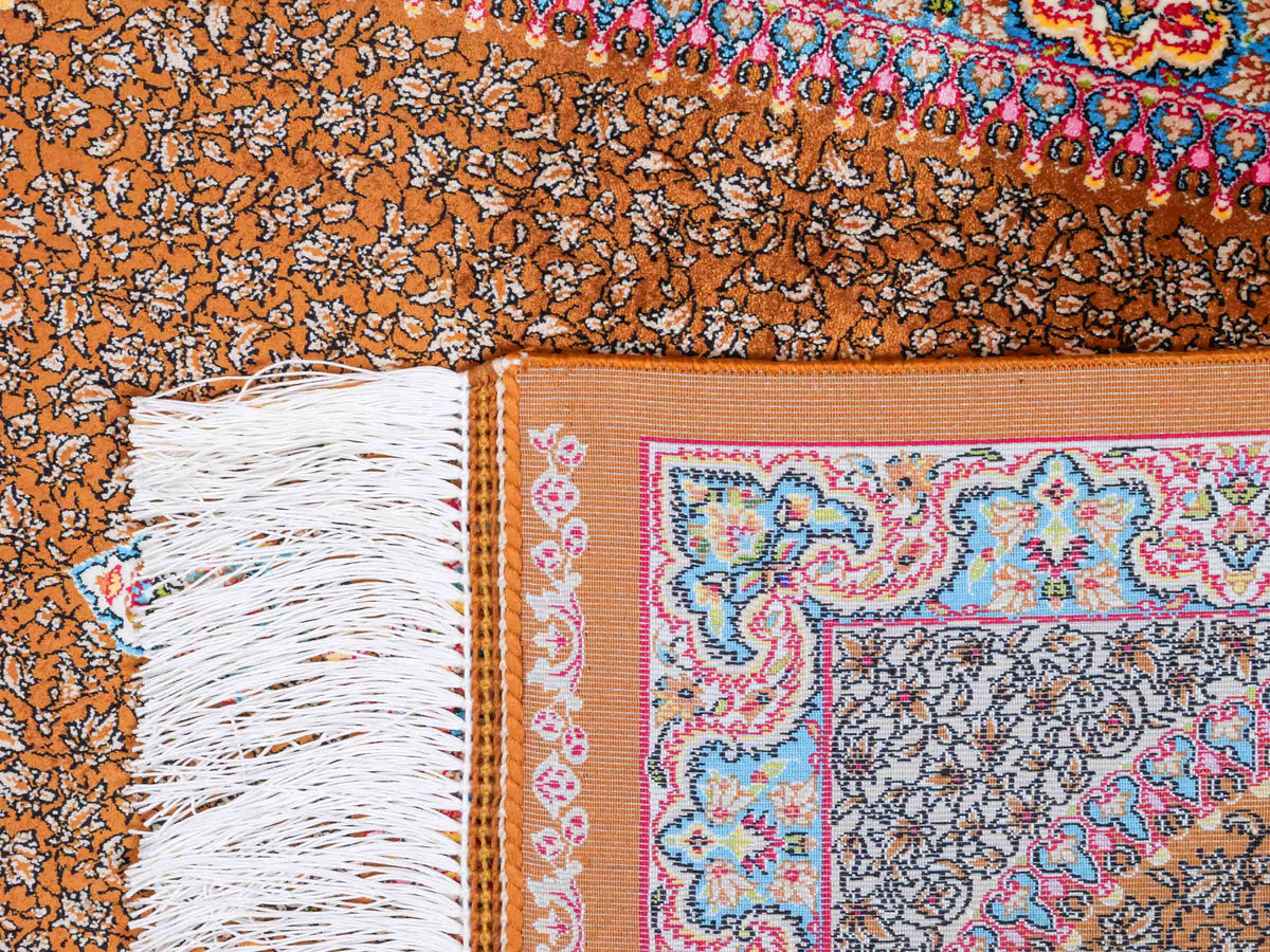 Ghom Läufer-Maschinenteppich "Shamshir" 150 x 50 cm aus pflanzlicher Seide (Viskose) mit Medaillon, Braun. Teppichnummer: V84WN075H. Persian Luxury Collection by Khademi. Made in Iran / Persia – Vertrieb durch JUPITER Intl.
