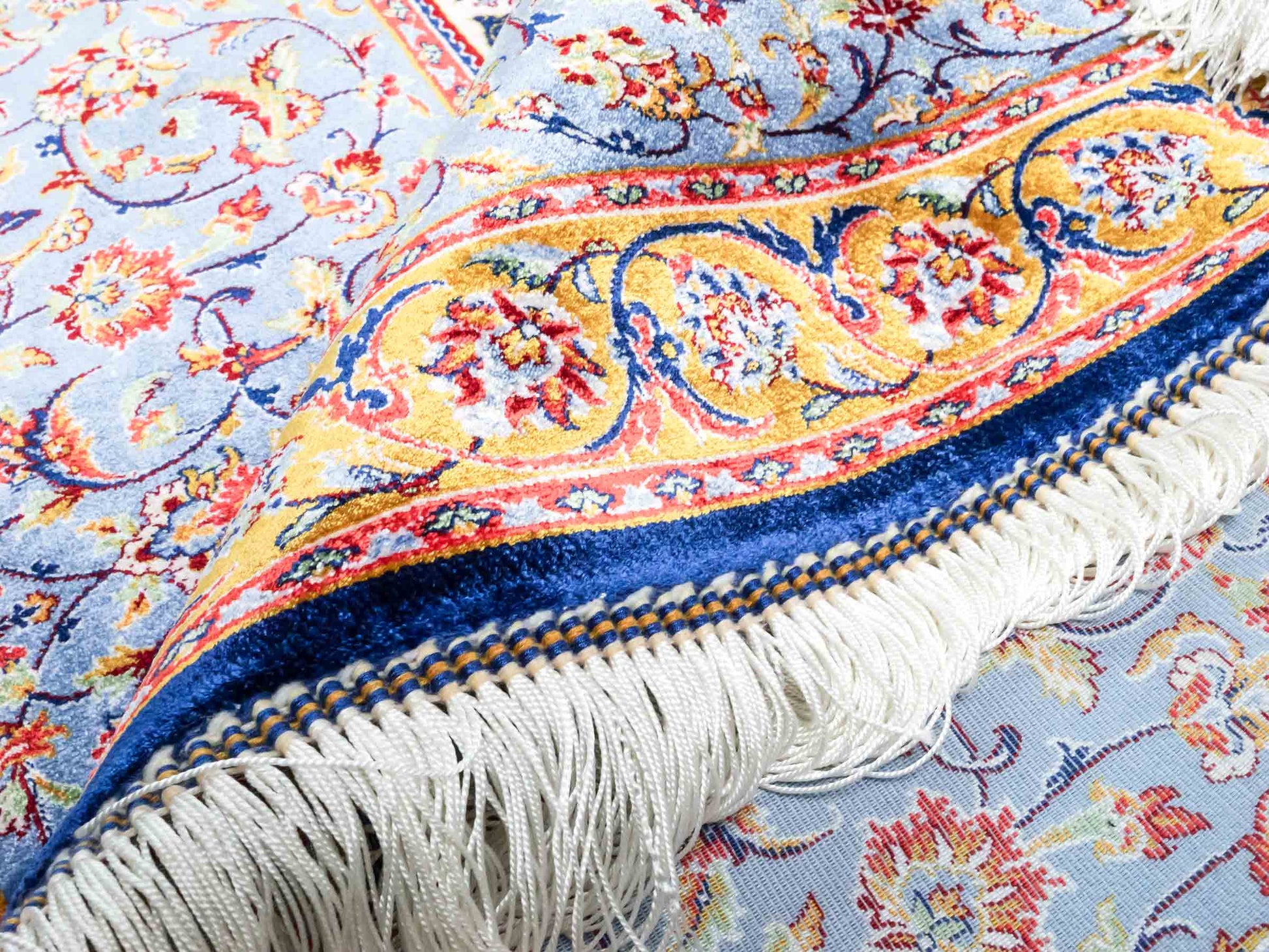 Ghom Maschinenteppich "Aban" 300 x 200 cm aus pflanzlicher Seide (Viskose) mit Gumbad-Medaillon, Marineblau. Teppichnummer: V1NY600H. Persian Luxury Collection by Khademi. Made in Iran / Persia – Vertrieb durch JUPITER Intl