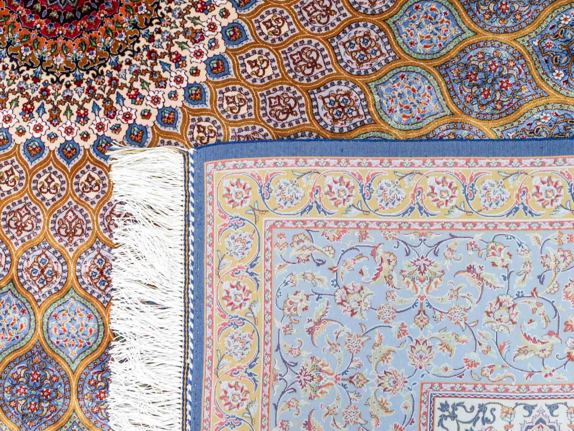 Ghom Maschinenteppich "Aban" 300 x 200 cm aus pflanzlicher Seide (Viskose) mit Gumbad-Medaillon, Marineblau. Teppichnummer: V1NY600H. Persian Luxury Collection by Khademi. Made in Iran / Persia – Vertrieb durch JUPITER Intl
