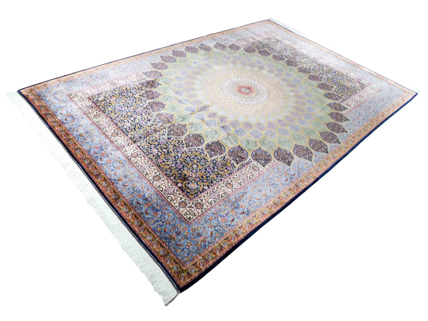 Ghom Maschinenteppich "Aban" 300 x 200 cm aus pflanzlicher Seide (Viskose) mit Gumbad-Medaillon, Marineblau. Teppichnummer: V1NY600H. Persian Luxury Collection by Khademi. Made in Iran / Persia – Vertrieb durch JUPITER Intl