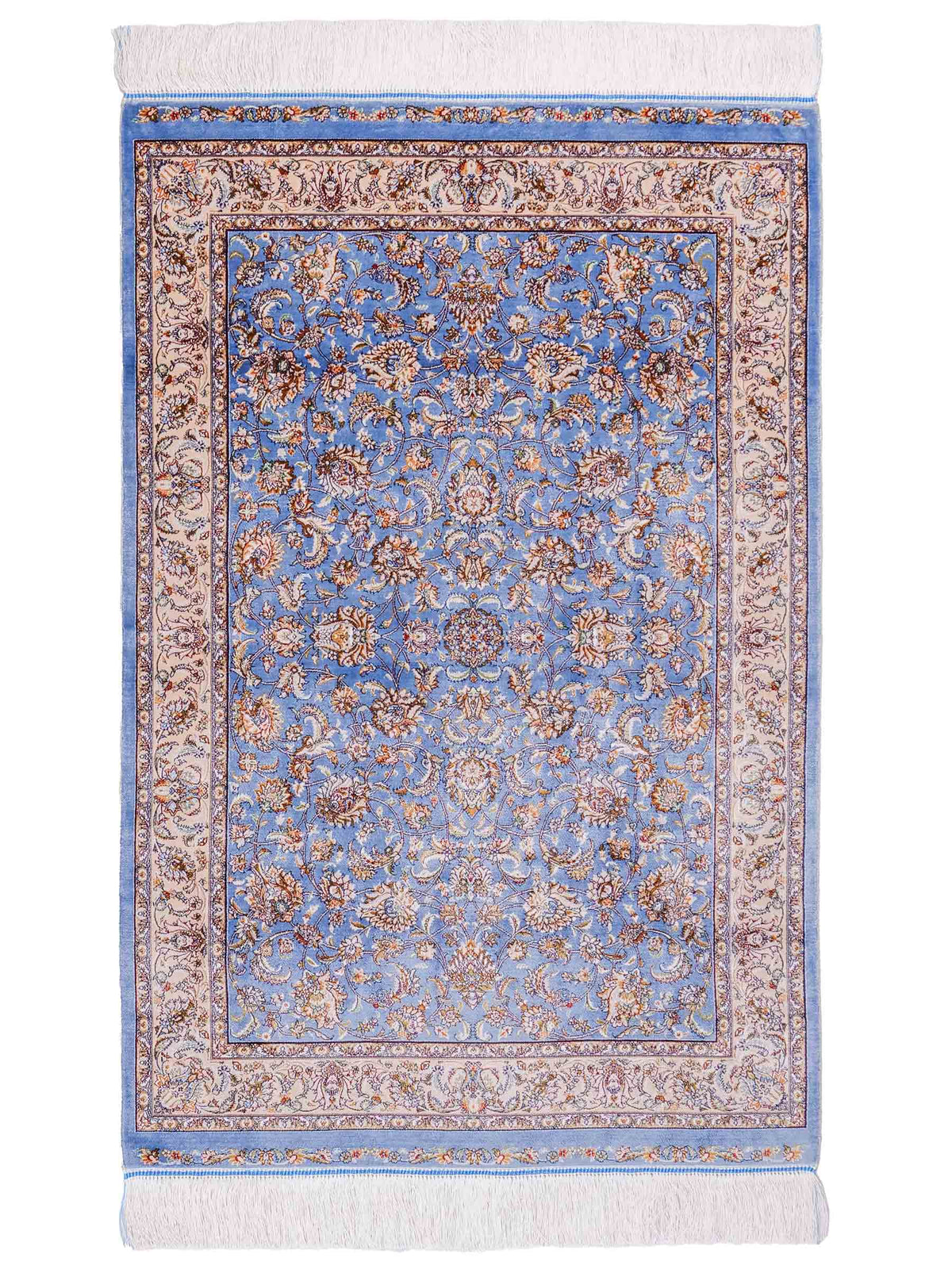 Ghom Maschinenteppich "Afridun" 120 x 80 cm, durchgemustert, aus pflanzlicher Seide (Viskose), Hellblau-Cremeweiß. Teppichnummer: V2BL096H. Persian Luxury Collection by Khademi. Made in Iran / Persia – Vertrieb durch JUPITER Intl.