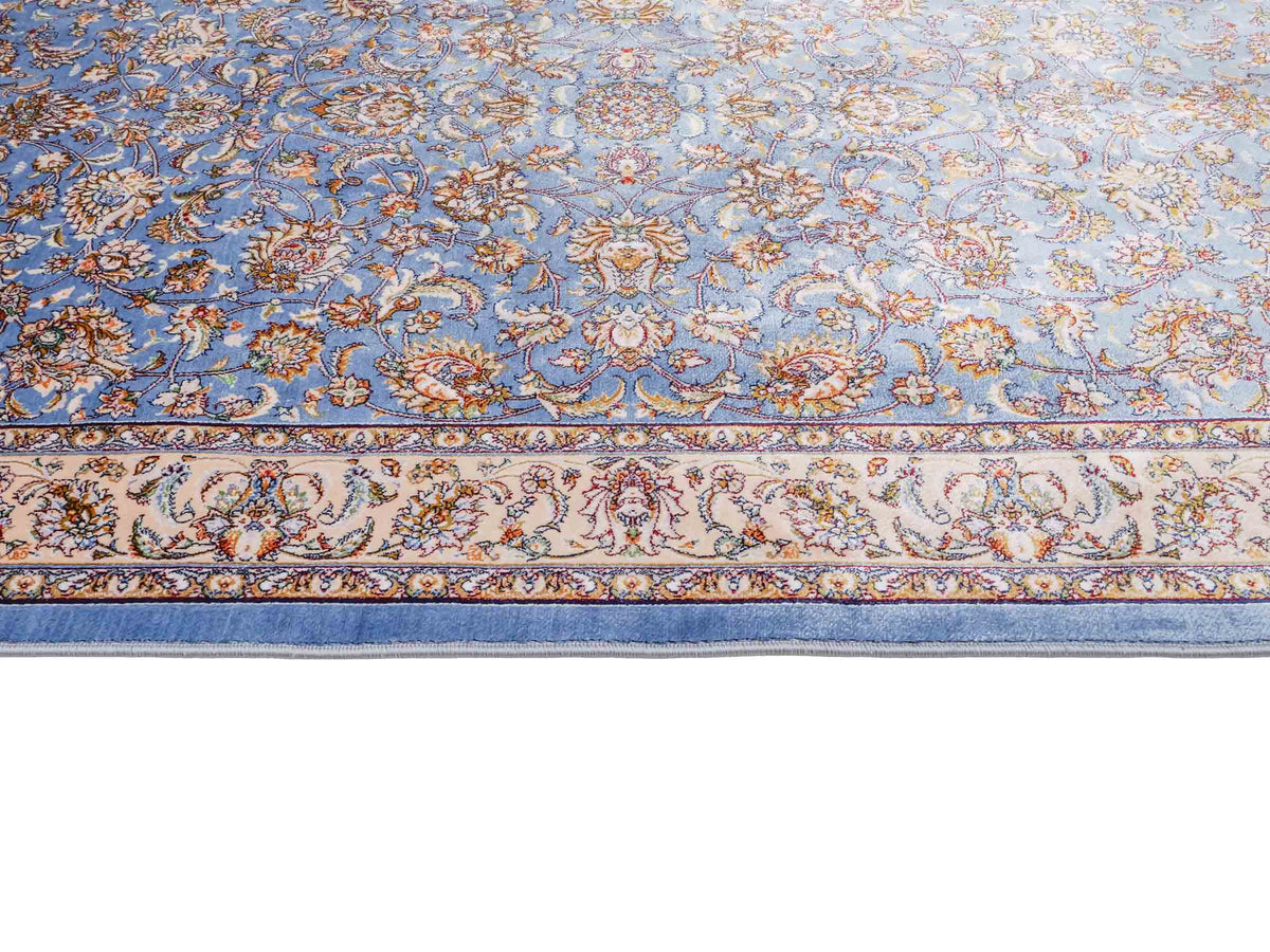 Ghom Maschinenteppich "Afridun" 120 x 80 cm, durchgemustert, aus pflanzlicher Seide (Viskose), Hellblau-Cremeweiß. Teppichnummer: V2BL096M. Persian Luxury Collection by Khademi. Made in Iran / Persia – Vertrieb durch JUPITER Intl.