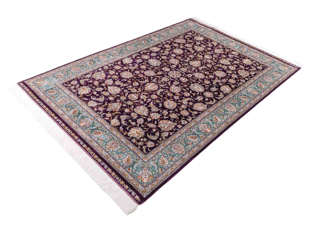 Ghom Maschinenteppich "Afridun" 225 x 150 cm, durchgemustert, aus pflanzlicher Seide (Viskose), Violett-Blau. Teppichnummer: V2AE338H. Persian Luxury Collection by Khademi. Made in Iran / Persia – Vertrieb durch JUPITER Intl.