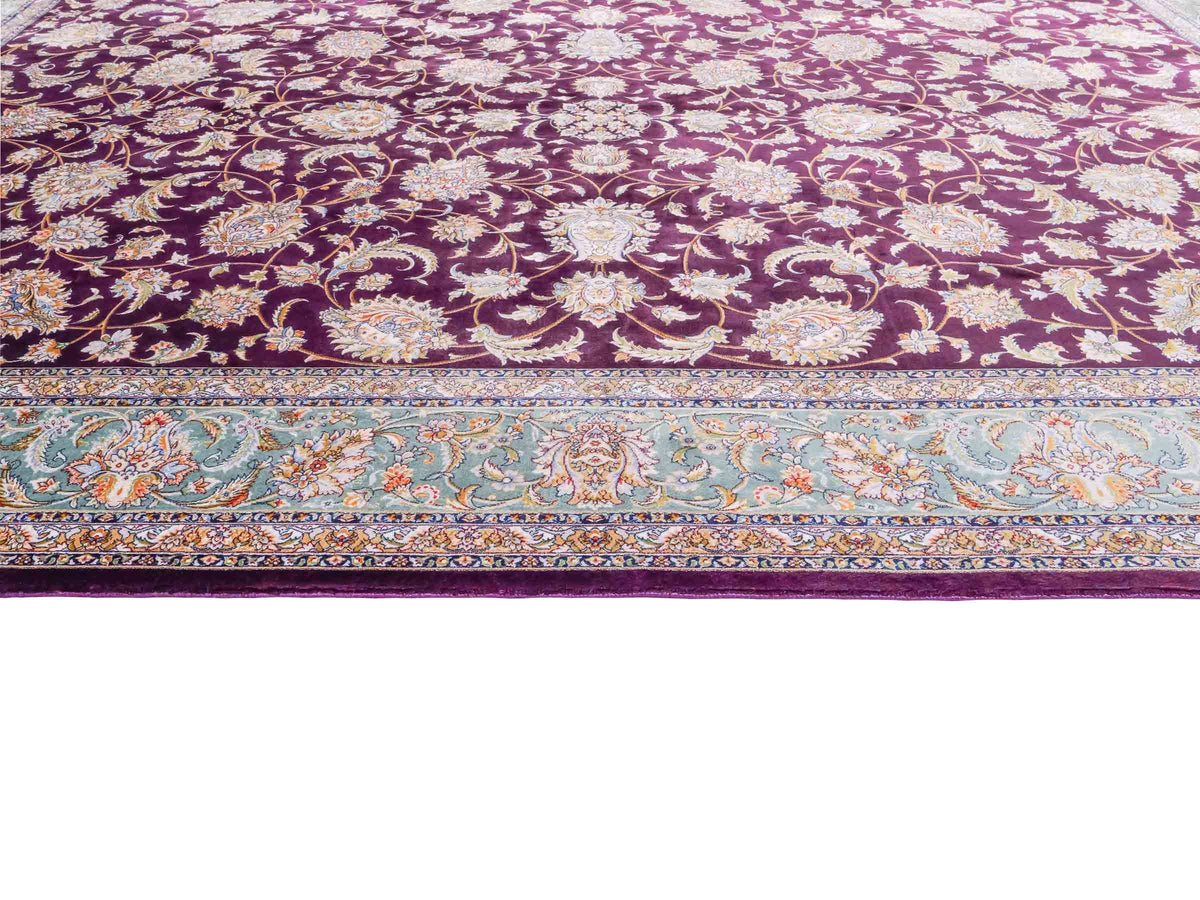 Ghom Maschinenteppich "Afridun" 225 x 150 cm, durchgemustert, aus pflanzlicher Seide (Viskose), Violett-Blau. Teppichnummer: V2AE338H. Persian Luxury Collection by Khademi. Made in Iran / Persia – Vertrieb durch JUPITER Intl.
