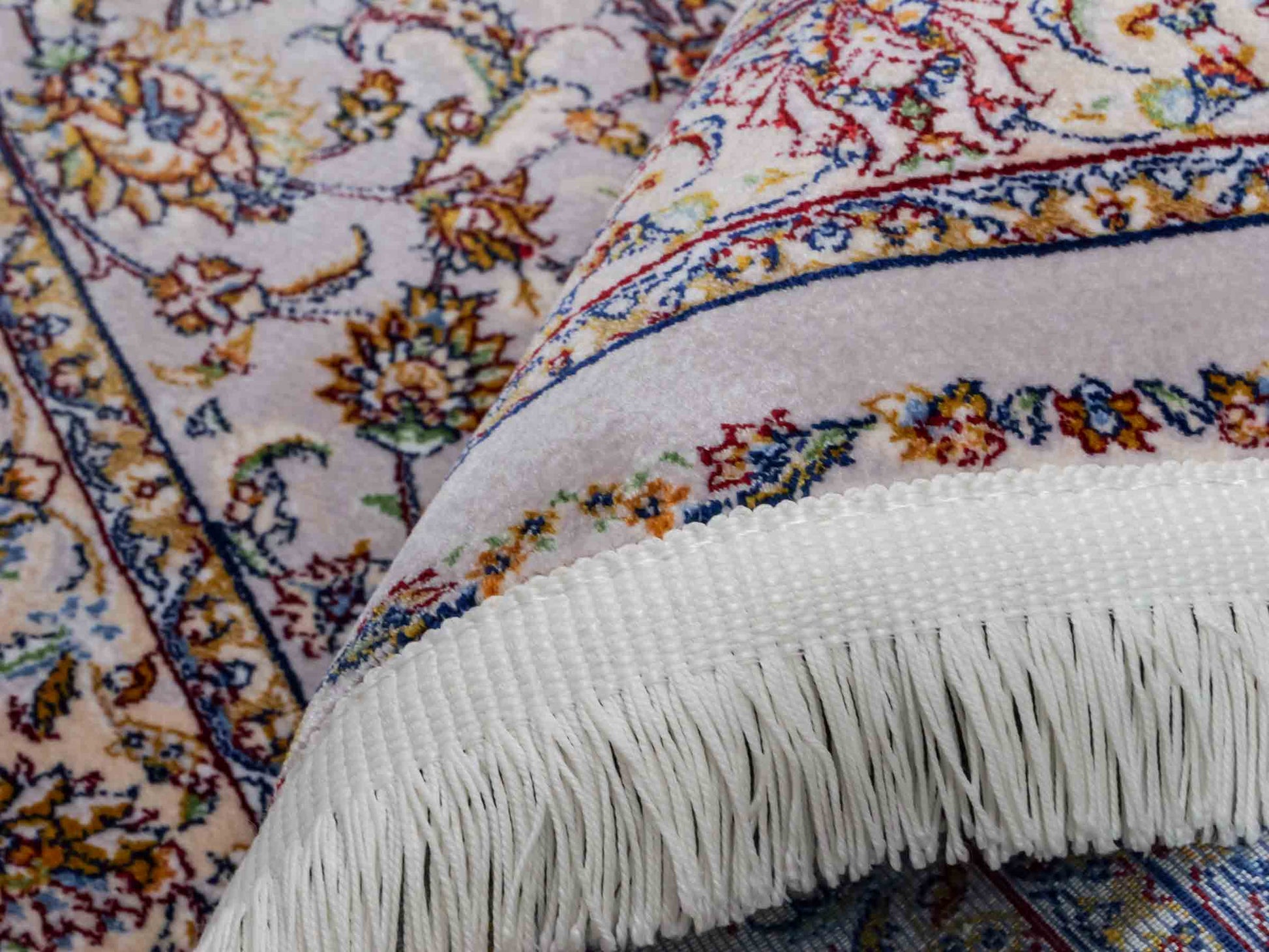 Ghom Maschinenteppich "Afridun" 90 x 60 cm aus pflanzlicher Seide (Viskose) mit Allover-Design, Silber-Grau. Teppichnummer: V2SV054M. Persian Luxury Collection by Khademi. Made in Iran / Persia – Vertrieb durch JUPITER Intl.