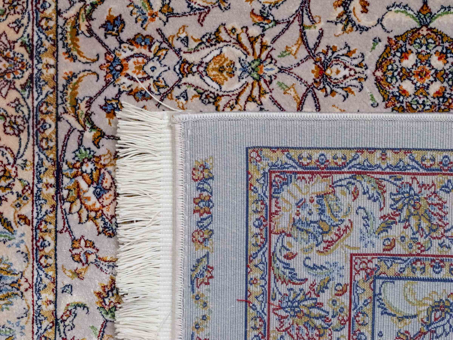 Ghom Maschinenteppich "Afridun" 90 x 60 cm aus pflanzlicher Seide (Viskose) mit Allover-Design, Silber-Grau. Teppichnummer: V2SV054M. Persian Luxury Collection by Khademi. Made in Iran / Persia – Vertrieb durch JUPITER Intl.