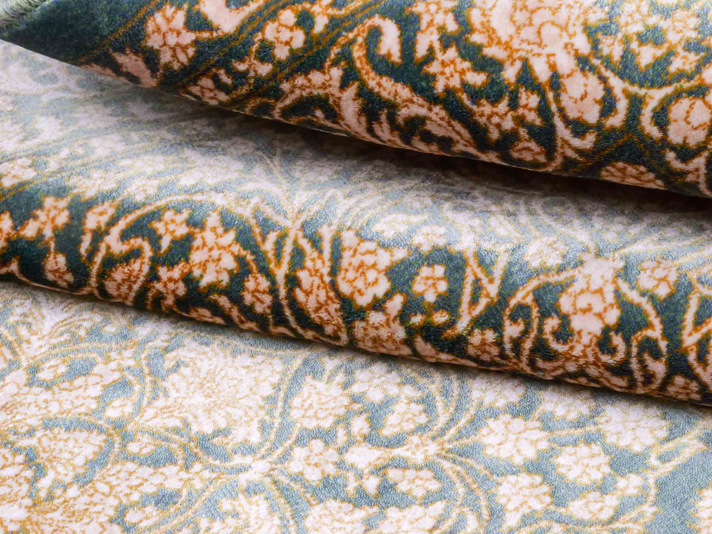 Ghom Maschinenteppich "Anahita" 120 x 80 cm aus pflanzlicher Seide (Viskose) mit Spiegel-Medaillon, Grün. Teppichnummer: V3TL096M. Persian Luxury Collection by Khademi. Made in Iran / Persia – Vertrieb durch JUPITER Intl.