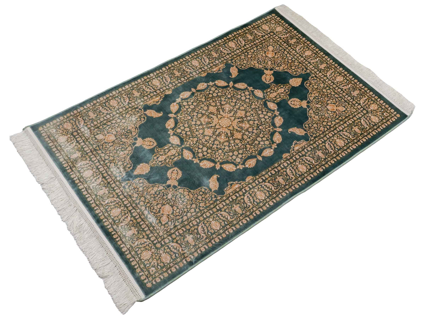 Ghom Maschinenteppich "Anahita" 120 x 80 cm aus pflanzlicher Seide (Viskose) mit Spiegel-Medaillon, Grün. Teppichnummer: V3TL096M. Persian Luxury Collection by Khademi. Made in Iran / Persia – Vertrieb durch JUPITER Intl.