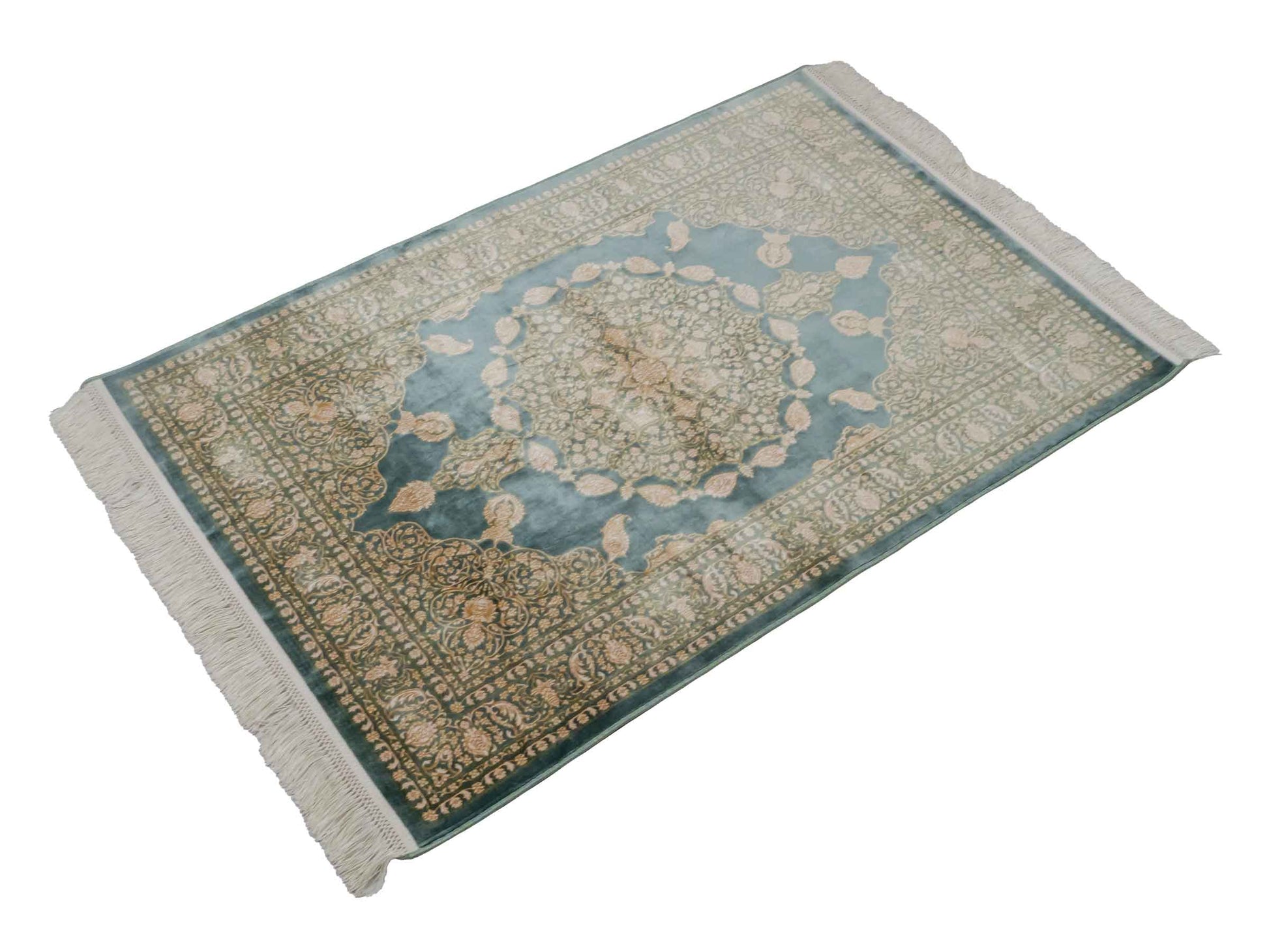 Ghom Maschinenteppich "Anahita" 120 x 80 cm aus pflanzlicher Seide (Viskose) mit Spiegel-Medaillon, Grün. Teppichnummer: V3TL096M. Persian Luxury Collection by Khademi. Made in Iran / Persia – Vertrieb durch JUPITER Intl.