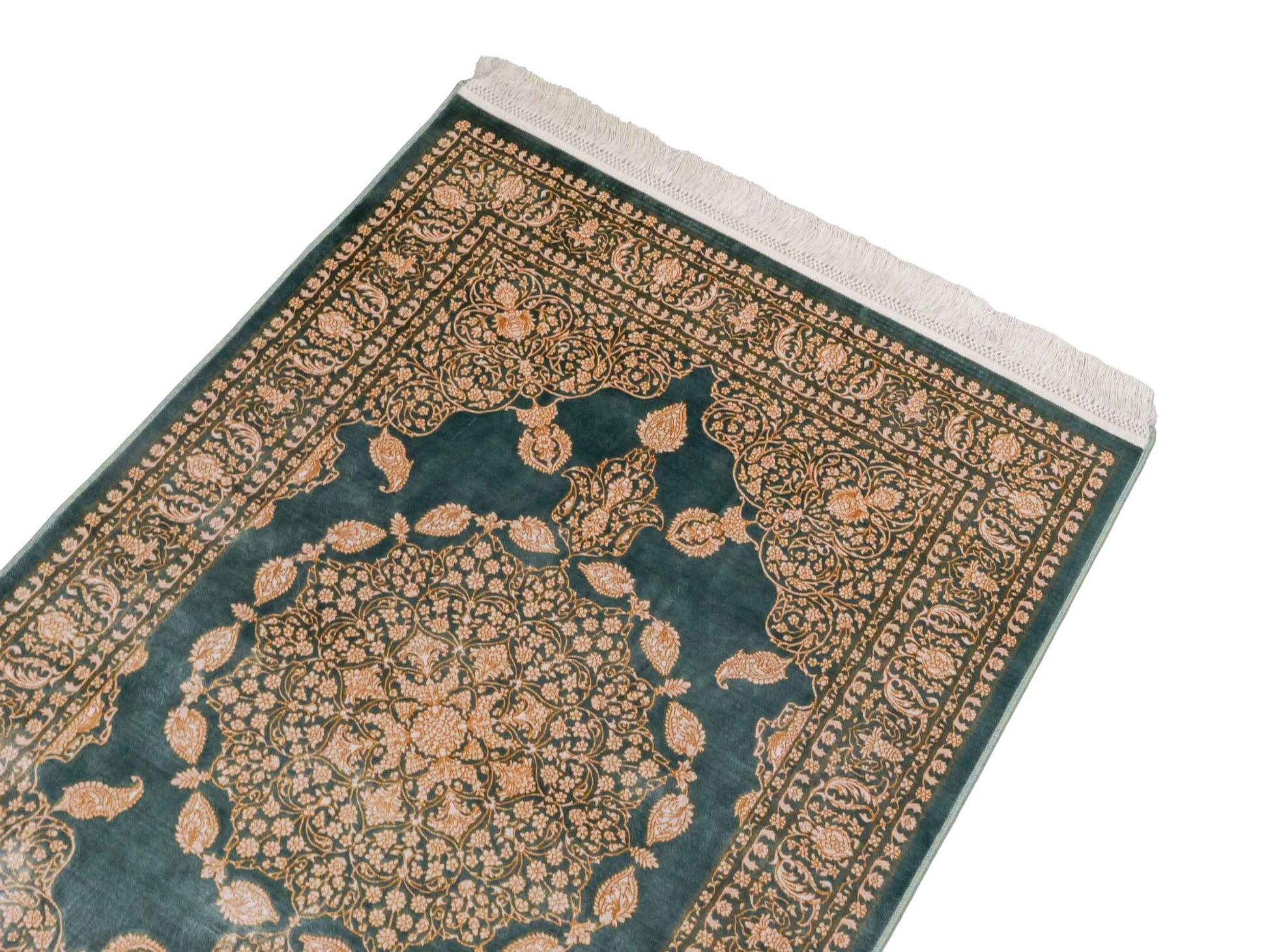 Ghom Maschinenteppich "Anahita" 120 x 80 cm aus pflanzlicher Seide (Viskose) mit Spiegel-Medaillon, Grün. Teppichnummer: V3TL096M. Persian Luxury Collection by Khademi. Made in Iran / Persia – Vertrieb durch JUPITER Intl.