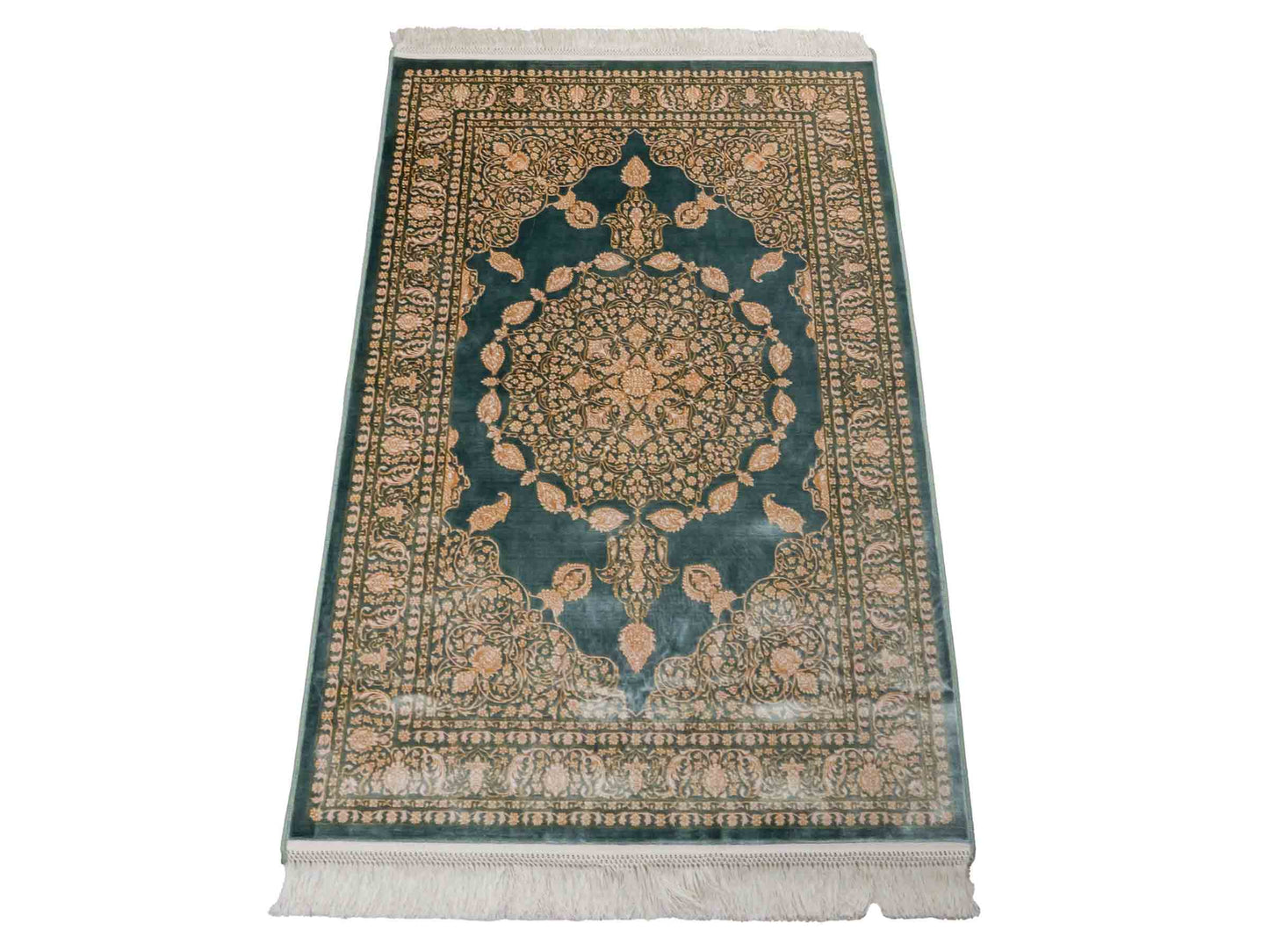 Ghom Maschinenteppich "Anahita" 120 x 80 cm aus pflanzlicher Seide (Viskose) mit Spiegel-Medaillon, Grün. Teppichnummer: V3TL096M. Persian Luxury Collection by Khademi. Made in Iran / Persia – Vertrieb durch JUPITER Intl.