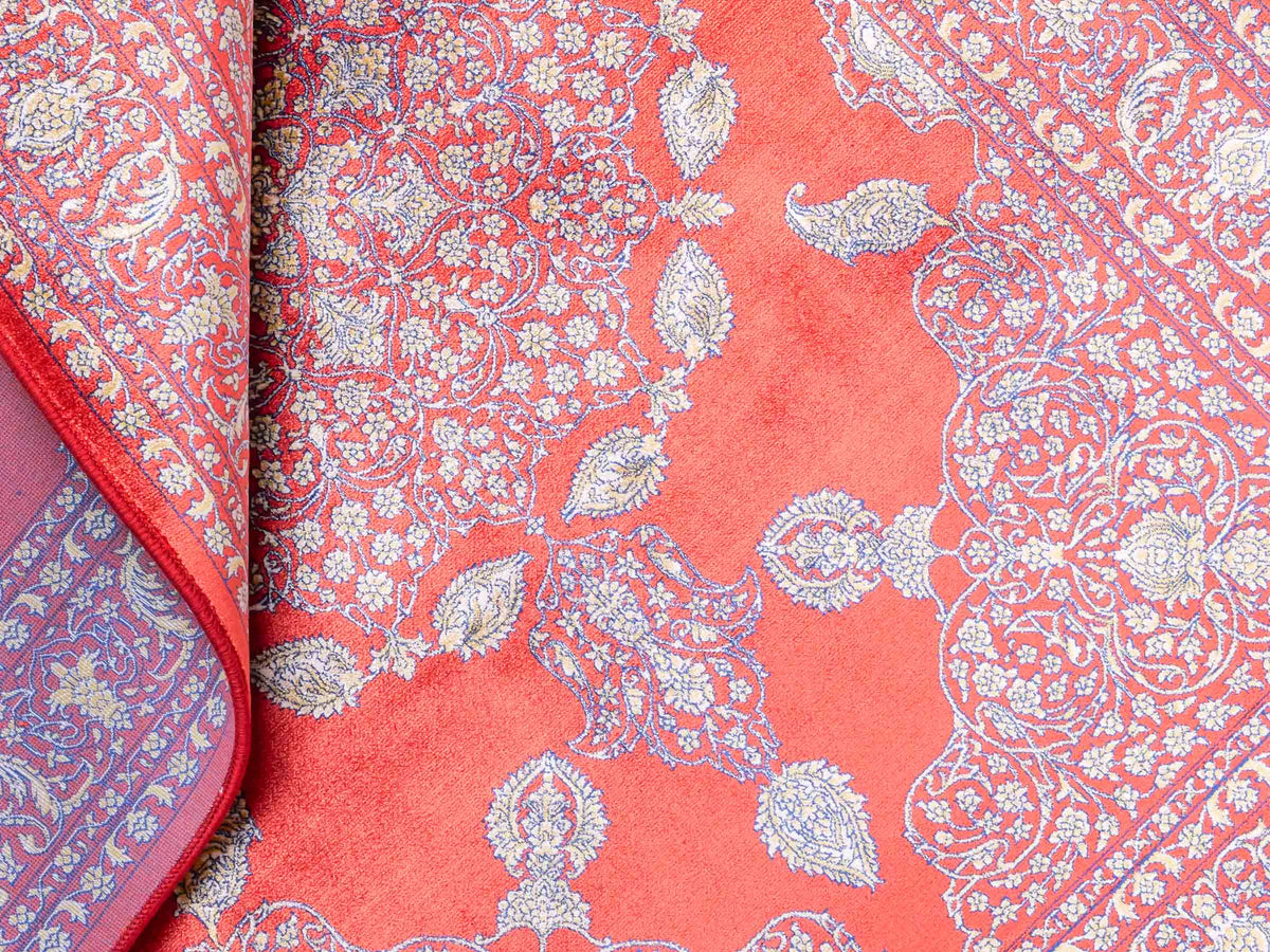 Ghom Maschinenteppich "Anahita" 120 x 80 cm aus pflanzlicher Seide (Viskose) mit Medaillon, Orange-Gold. Teppichnummer: V3BU096M. Persian Luxury Collection by Khademi. Made in Iran / Persia – Vertrieb durch JUPITER Intl.