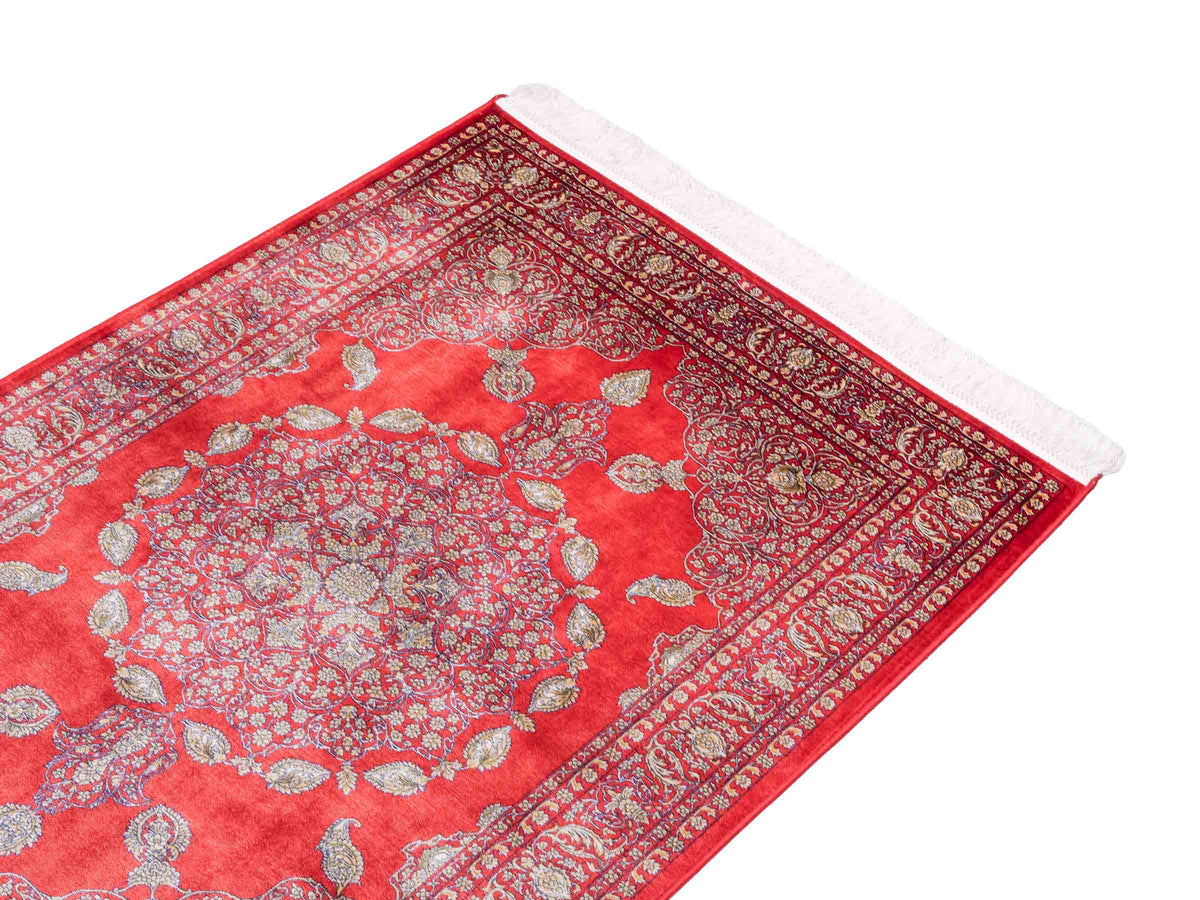 Ghom Maschinenteppich "Anahita" 120 x 80 cm aus pflanzlicher Seide (Viskose) mit Medaillon, Orange-Gold. Teppichnummer: V3BU096M. Persian Luxury Collection by Khademi. Made in Iran / Persia – Vertrieb durch JUPITER Intl.